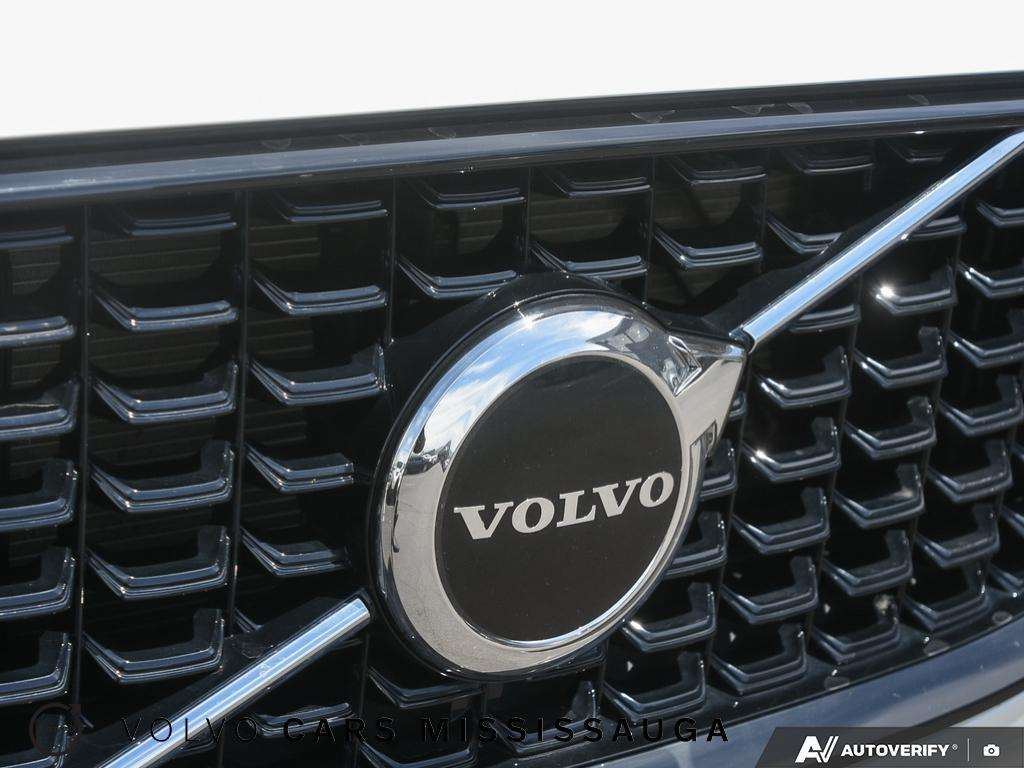 2024 Volvo XC60 Core Dark Theme thumb 9