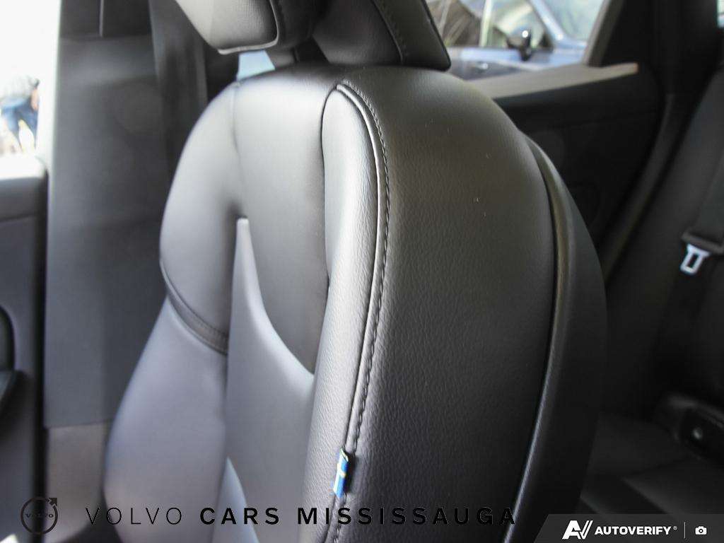 2024 Volvo XC60 Core Dark Theme thumb 23