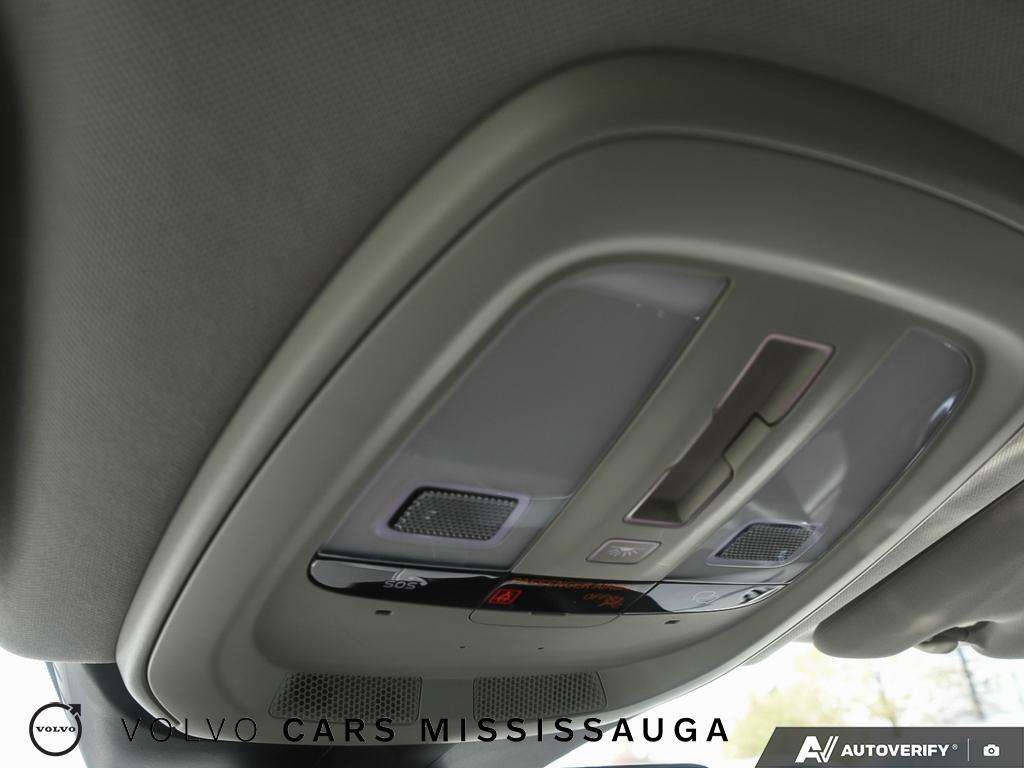 2024 Volvo XC60 Core Dark Theme thumb 22