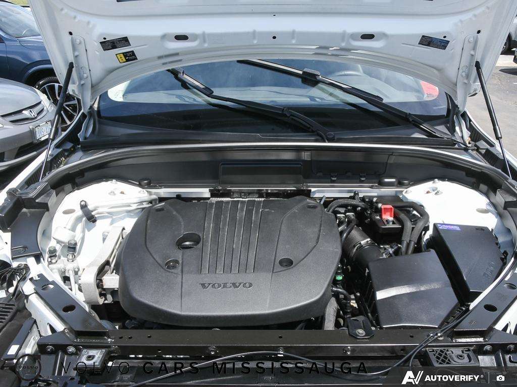 2024 Volvo XC60 Core Dark Theme thumb 8