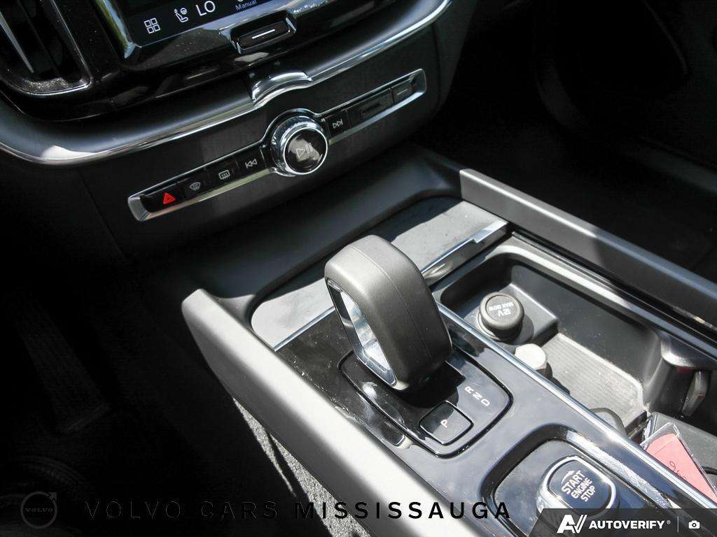2024 Volvo XC60 Core Dark Theme thumb 19