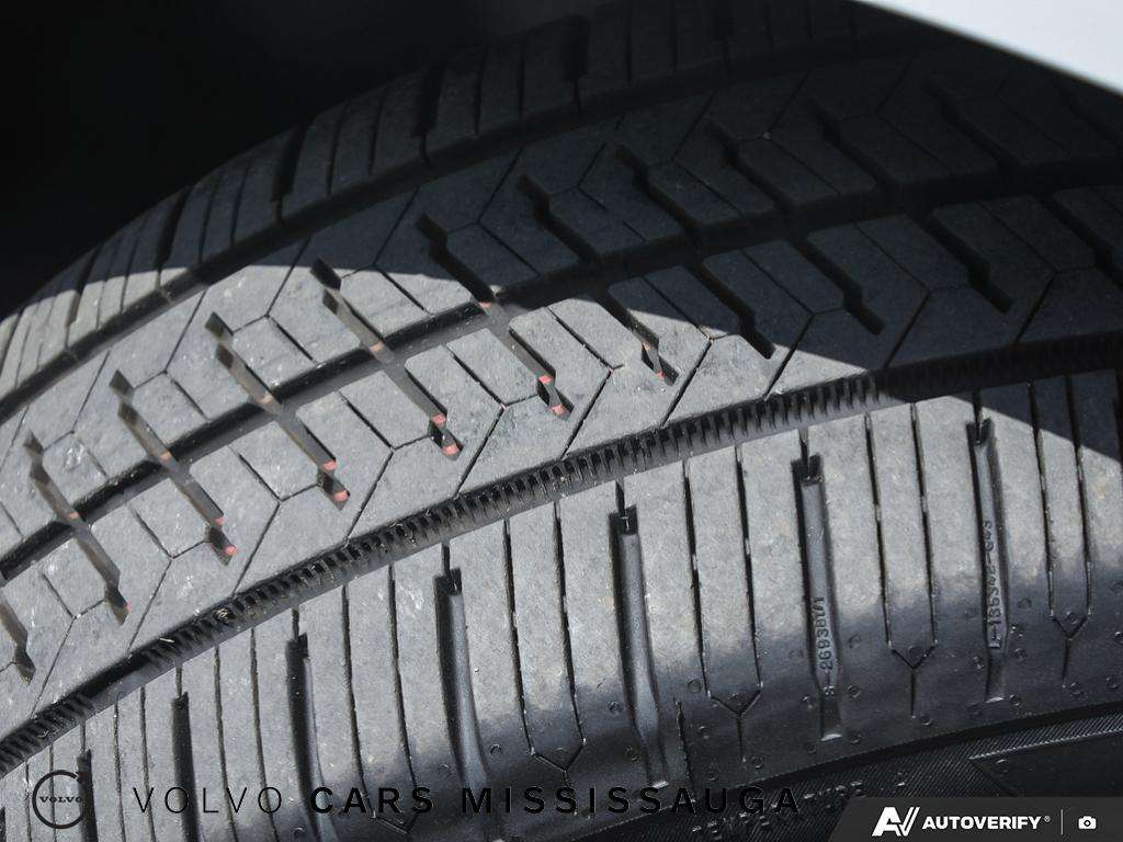 2024 Volvo XC60 Core Dark Theme thumb 7