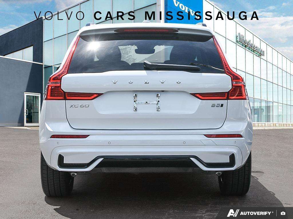 2024 Volvo XC60 Core Dark Theme alt 5