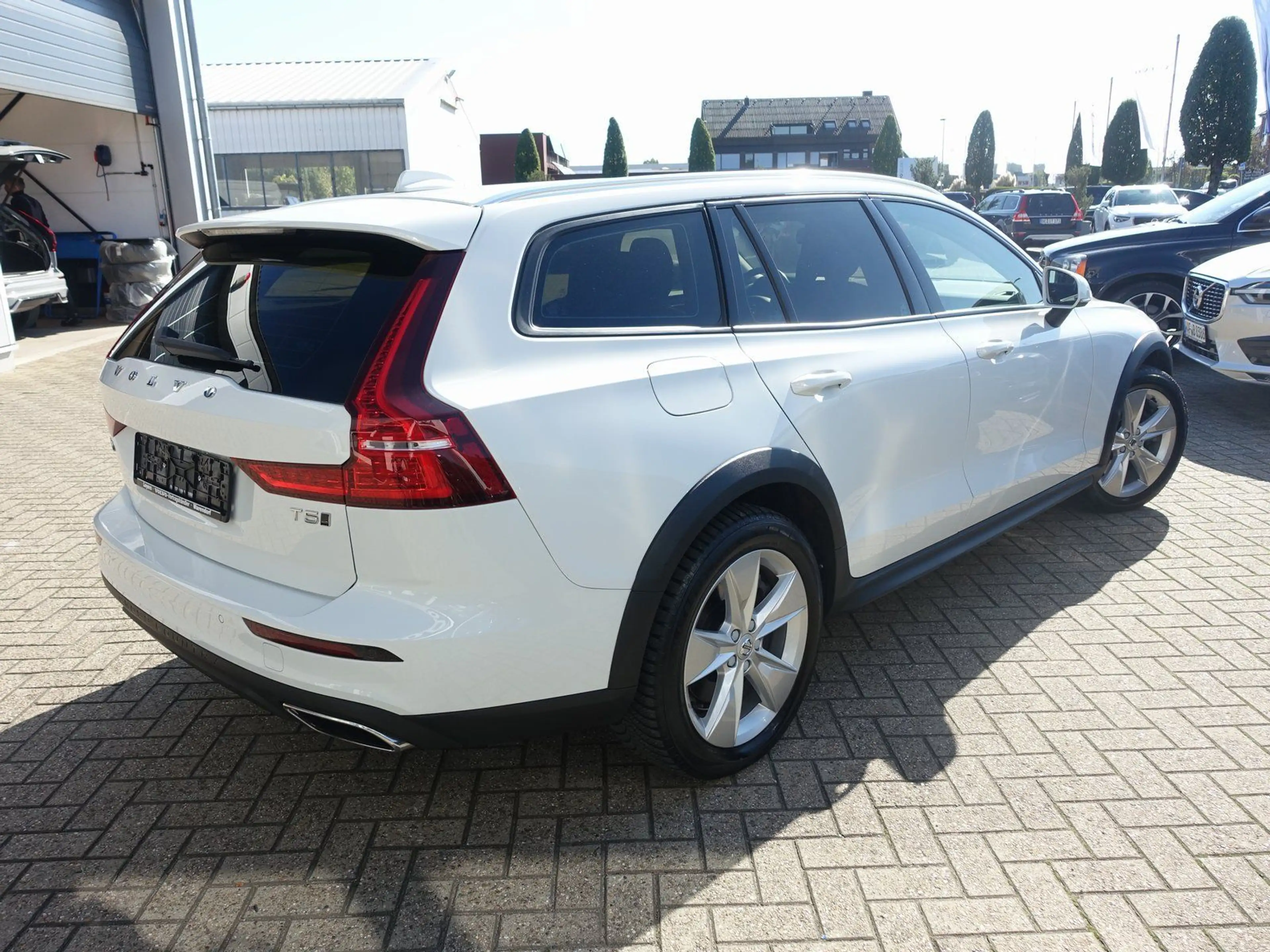 Volvo V60 Cross Country V 60 Cross Country T5 AWD Pro AHK — photo 2