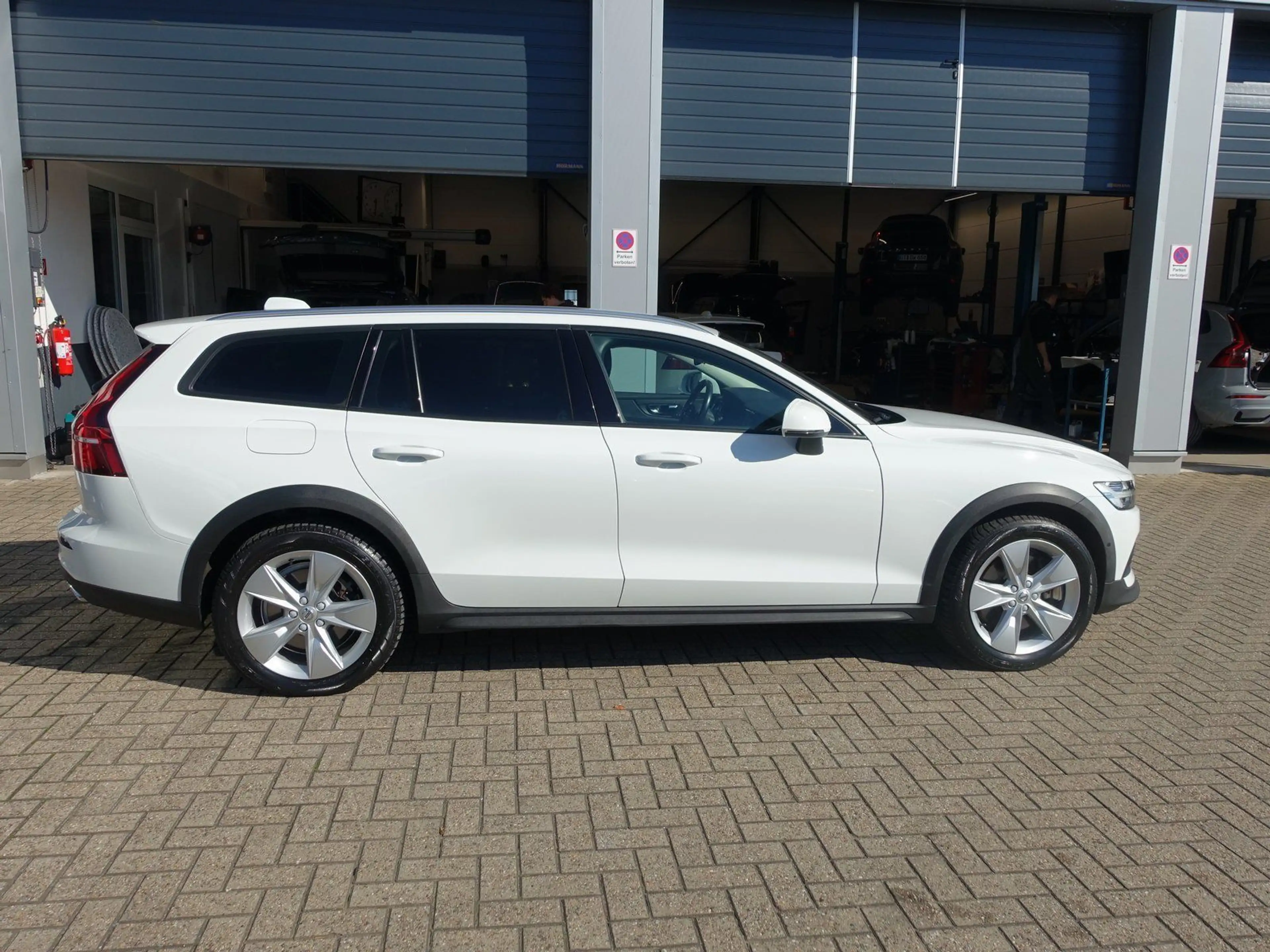 Volvo V60 Cross Country V 60 Cross Country T5 AWD Pro AHK — photo 8