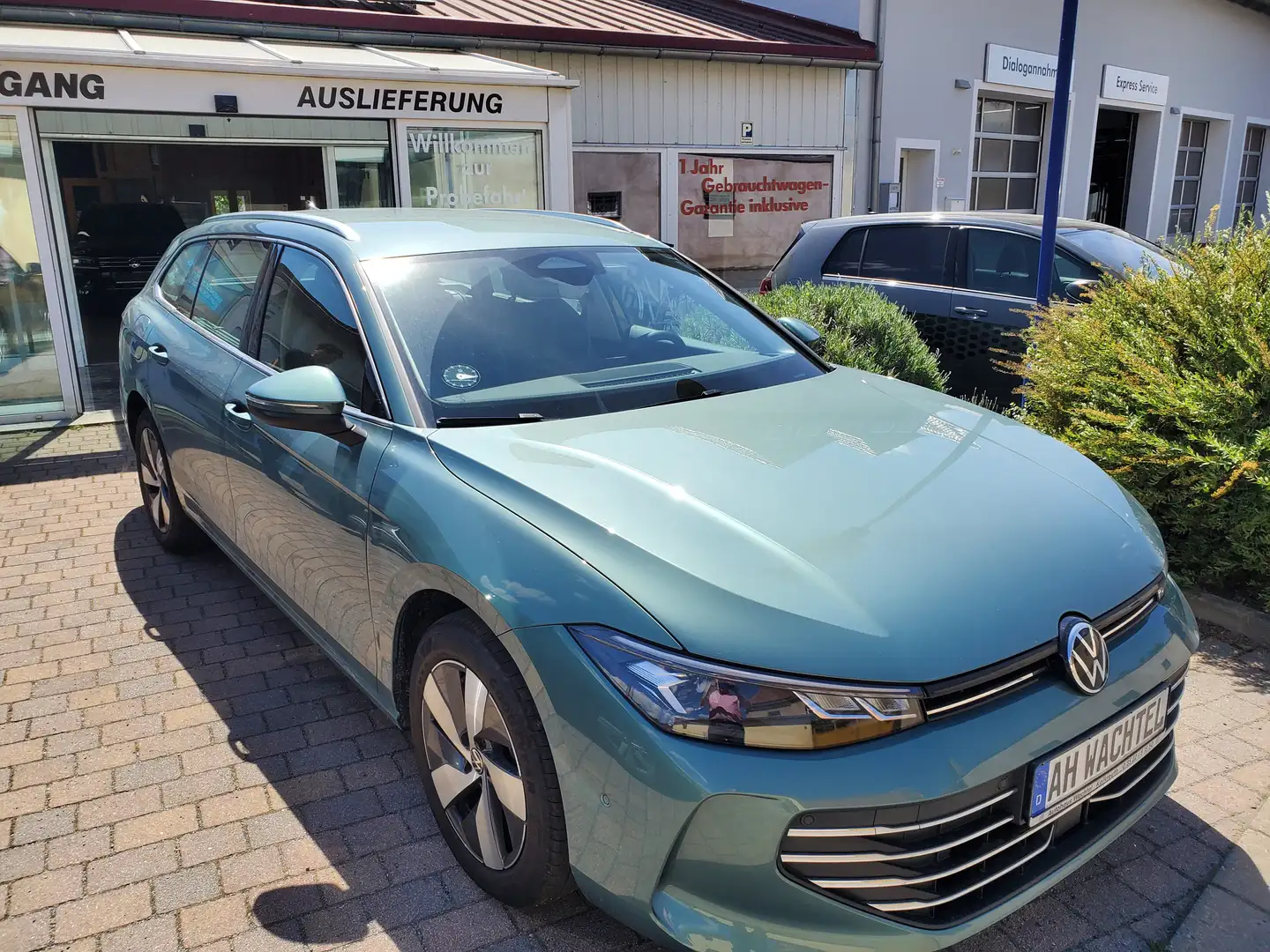 Volkswagen Passat Variant 2.0 TDI 110 kW Business Grün - 2