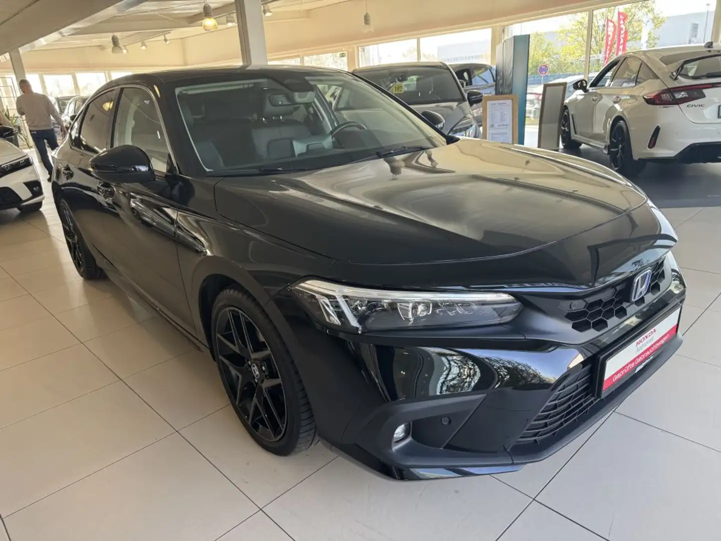 Honda Civic e:HEV 2.0 i-MMD Hybrid Advance Schwarz - 1