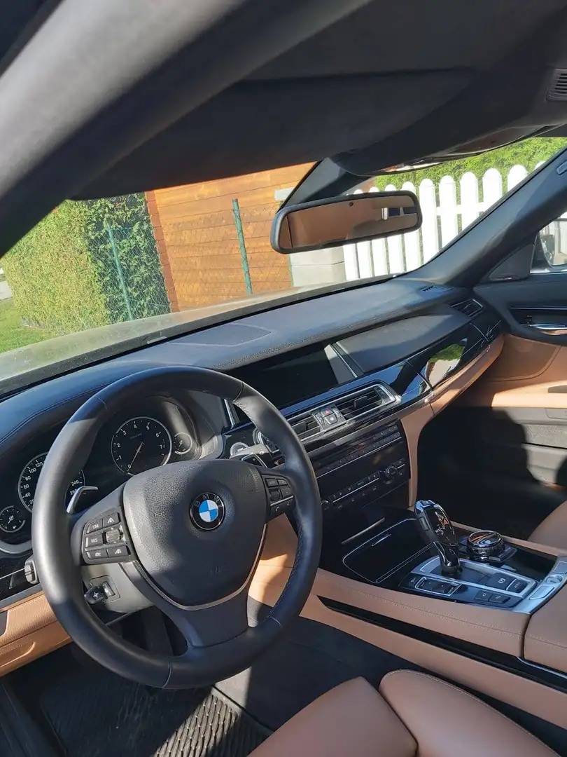 BMW 750 Österreich-Paket Aut. Schwarz - 2