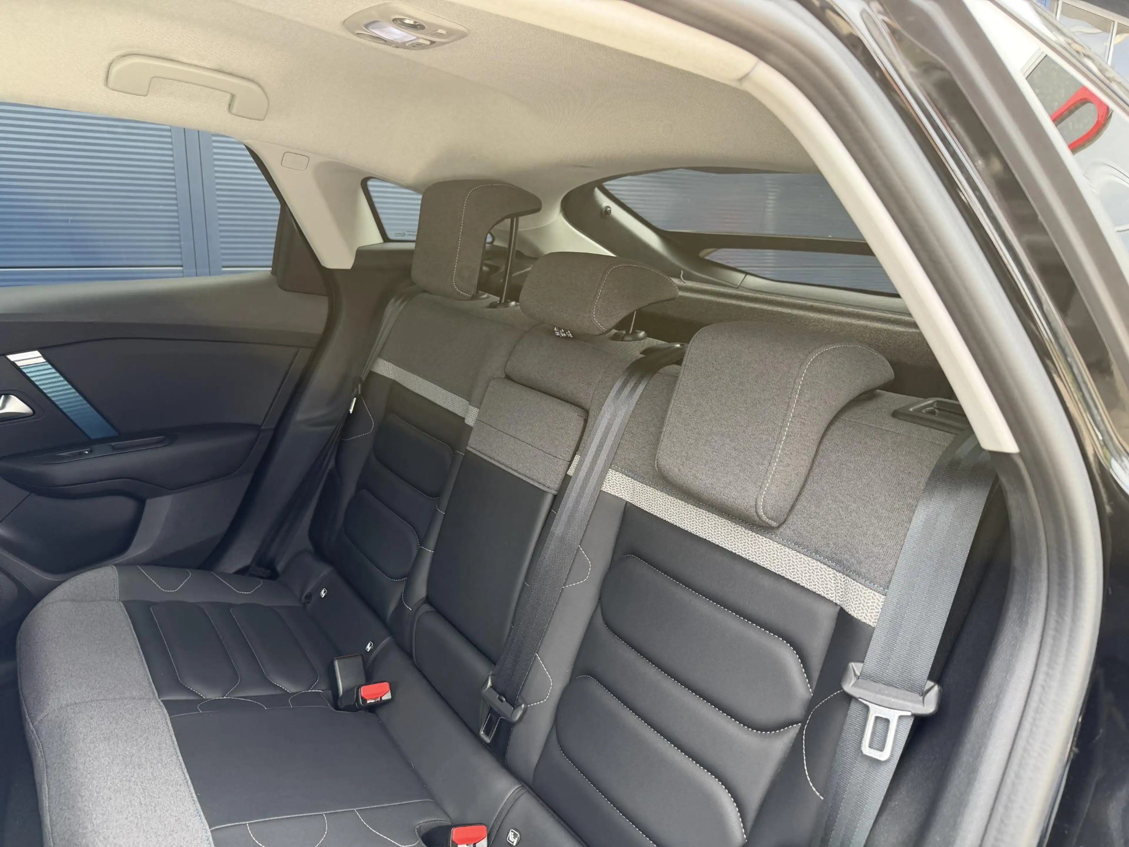 Citroen E-C4 Electric Shine 50 kWh Navigatie | stuur verwarming | stoelv — photo 14
