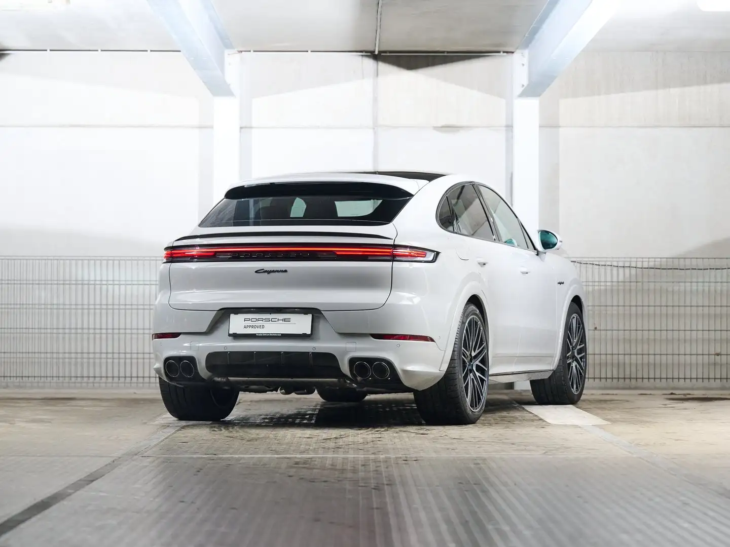 Porsche Cayenne E-Hybrid Coupé Grau - 2
