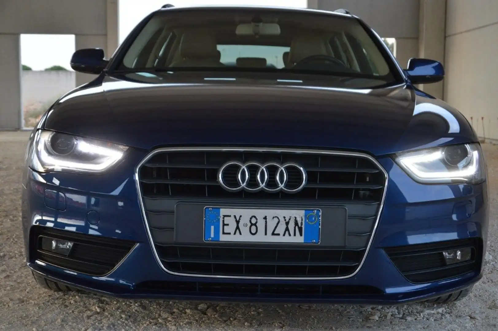 Audi A4 2.0 TDI ultra 163CV Business Bleu - 2