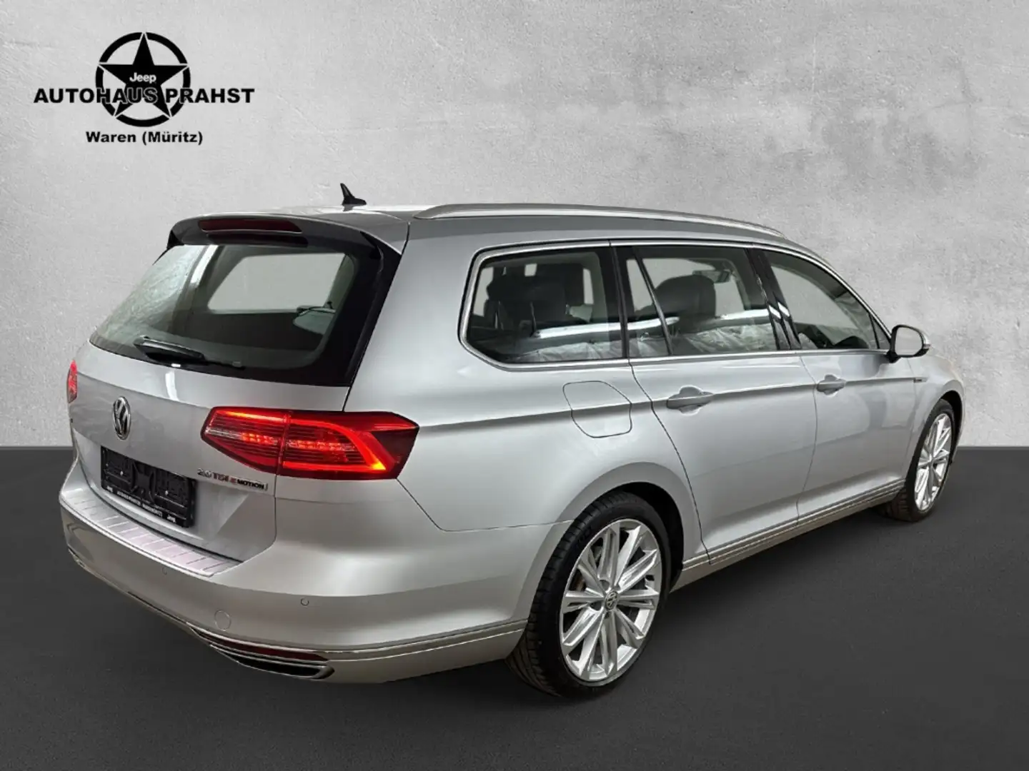 Volkswagen Passat 2.0TDI Highline 4Motion LED NAVI KAMERA Срібний - 2