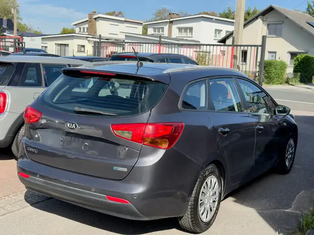 Kia Ceed view 3