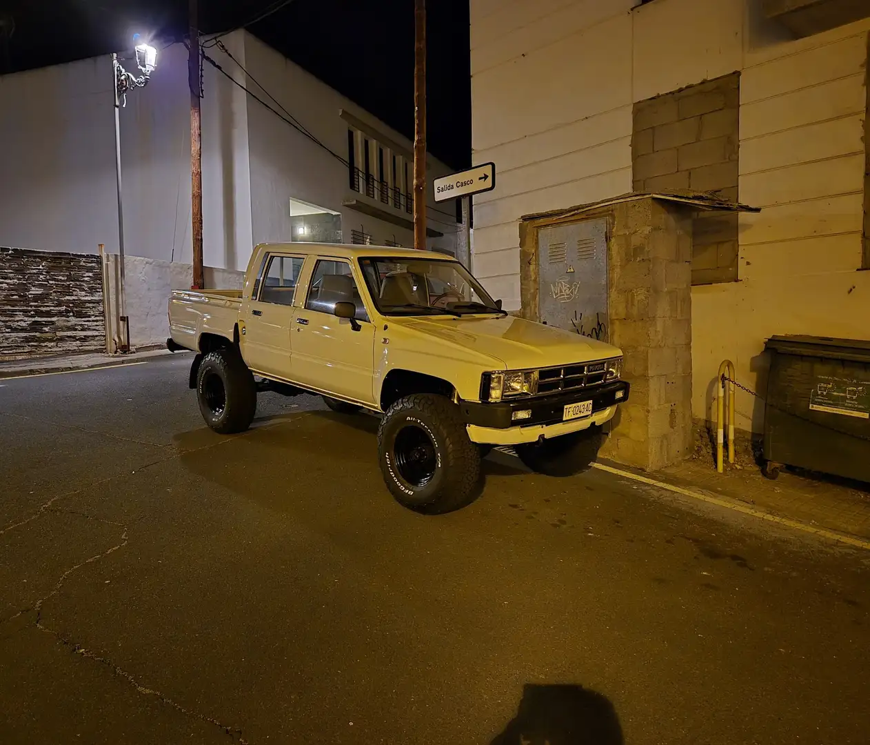 Toyota Hilux 2.5 Pick Up - 2