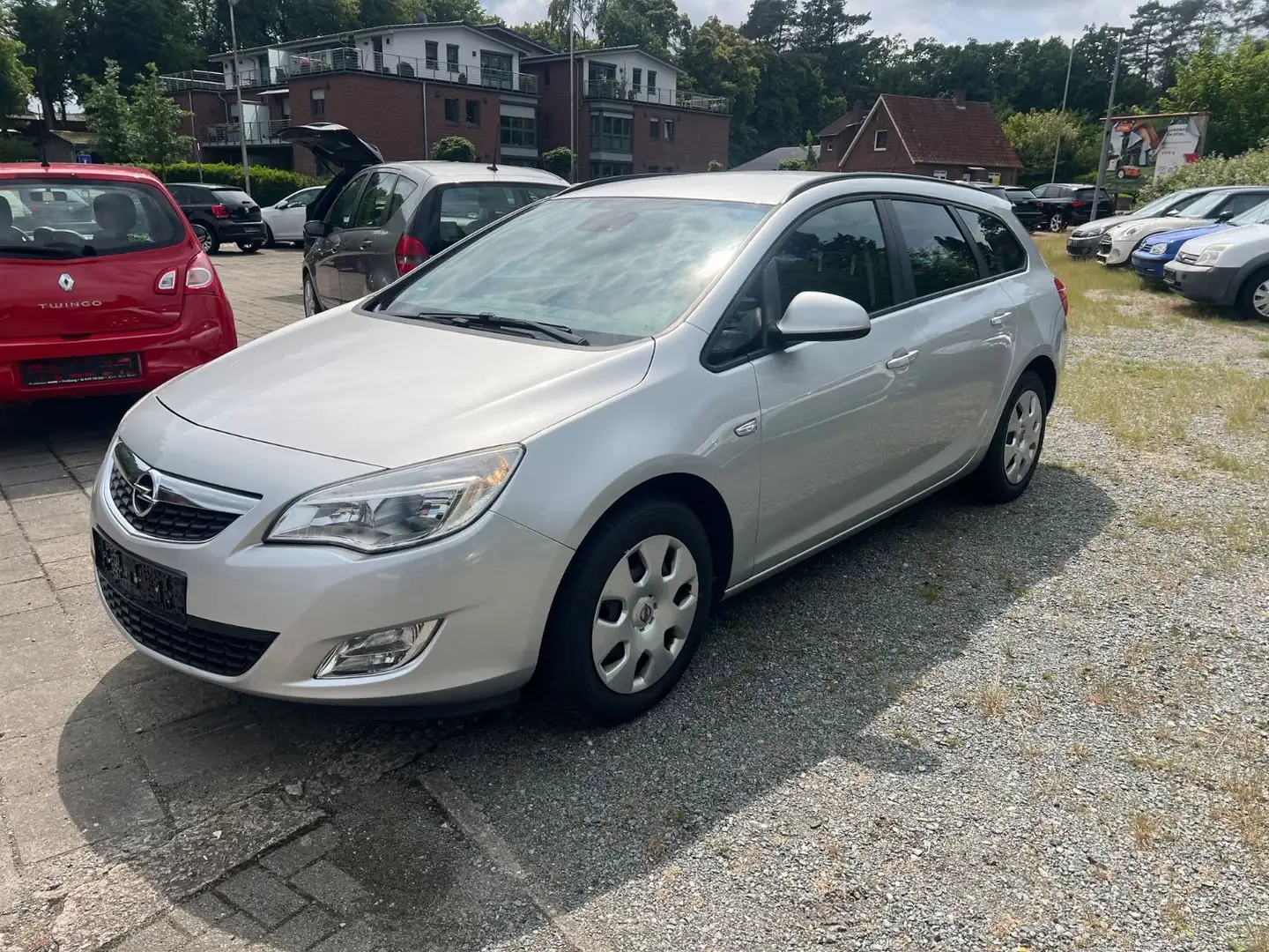 Opel Astra J 1,6 Sports Tourer Design Edition Silber - 1