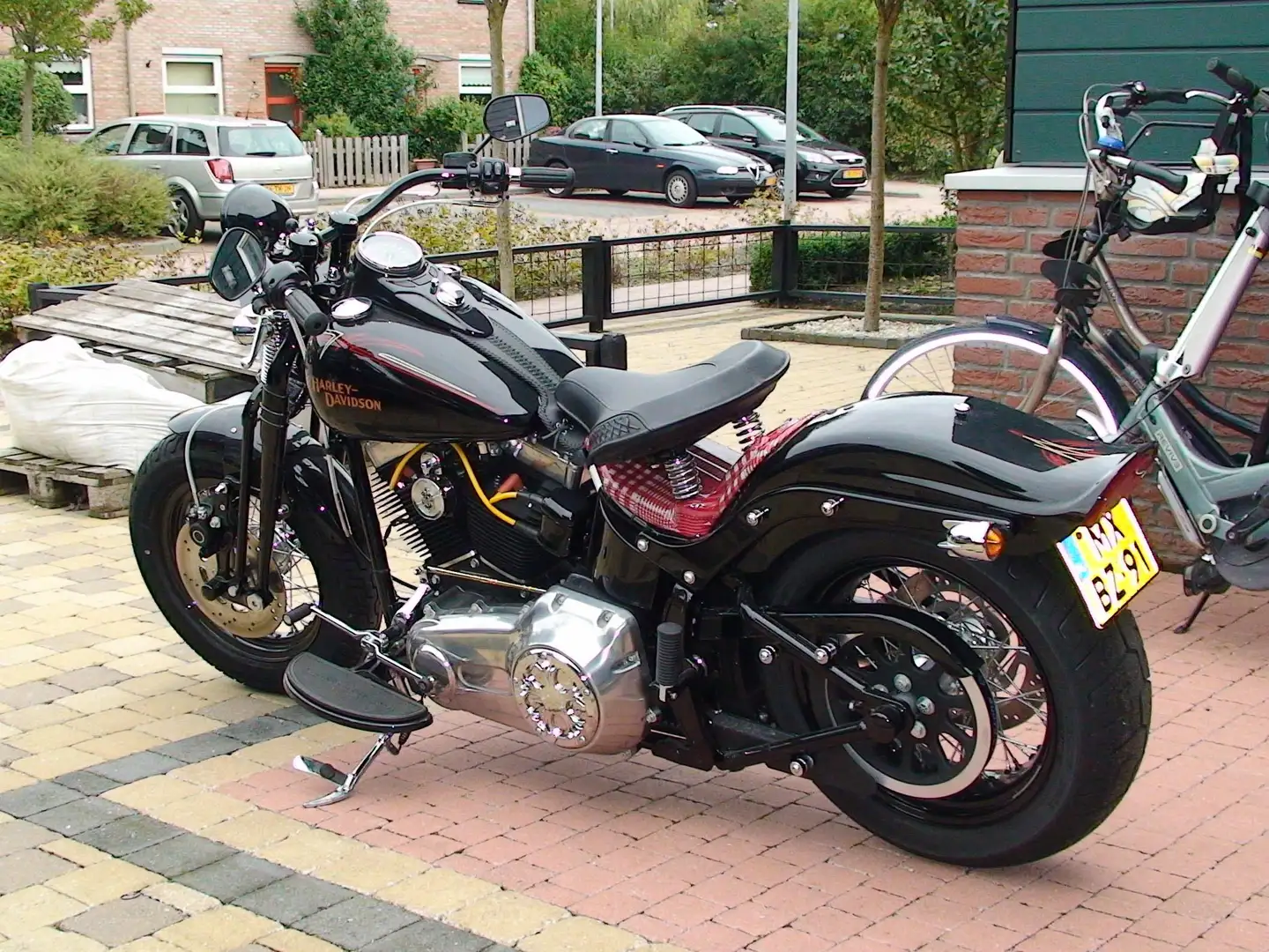 Harley-Davidson Softail FLSTSB Cross Bones Zwart - 2