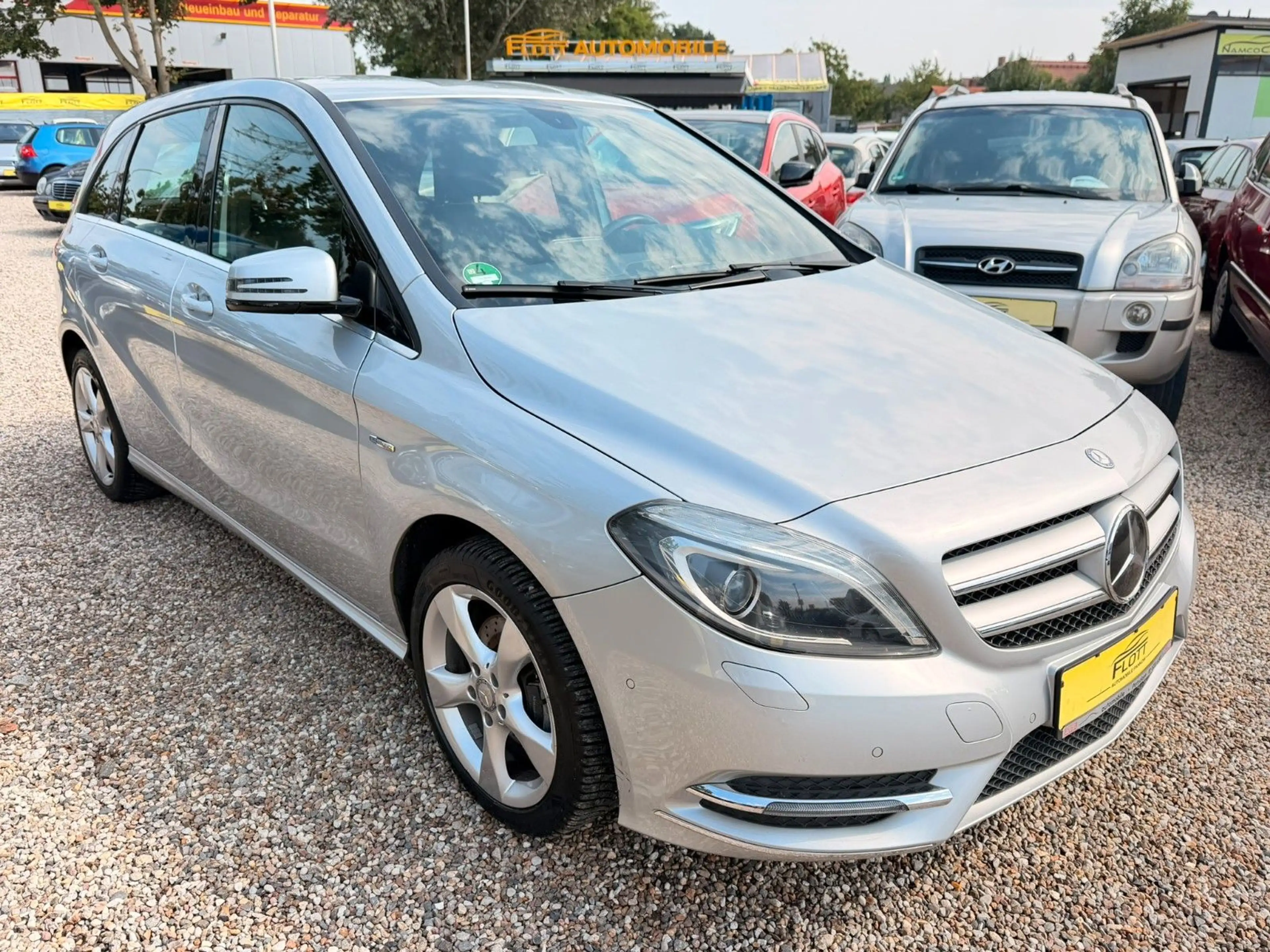 Mercedes-Benz B 200 *SitzH*Klima*PDC* TÜV Neu — photo 2