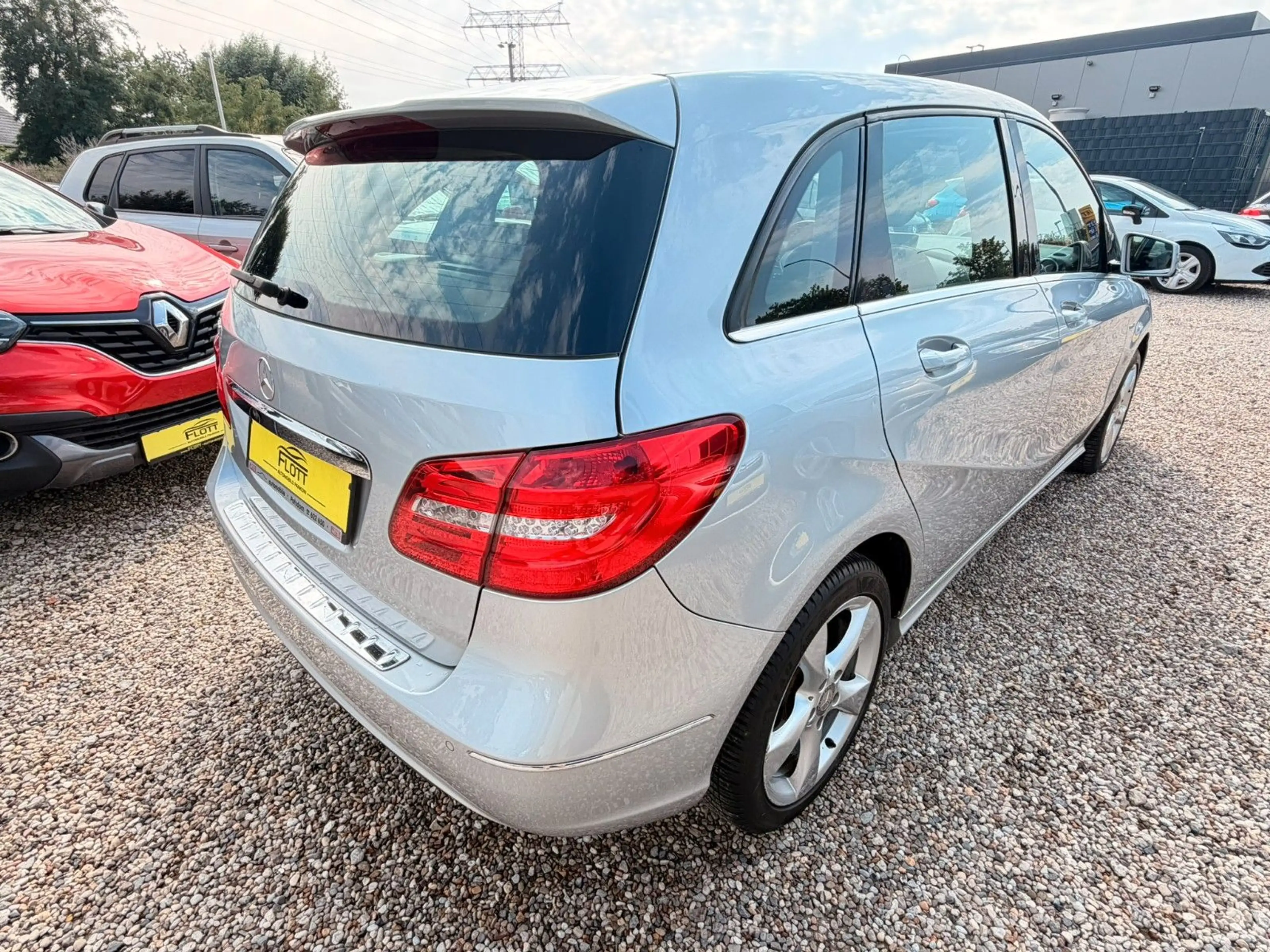 Mercedes-Benz B 200 *SitzH*Klima*PDC* TÜV Neu — photo 7