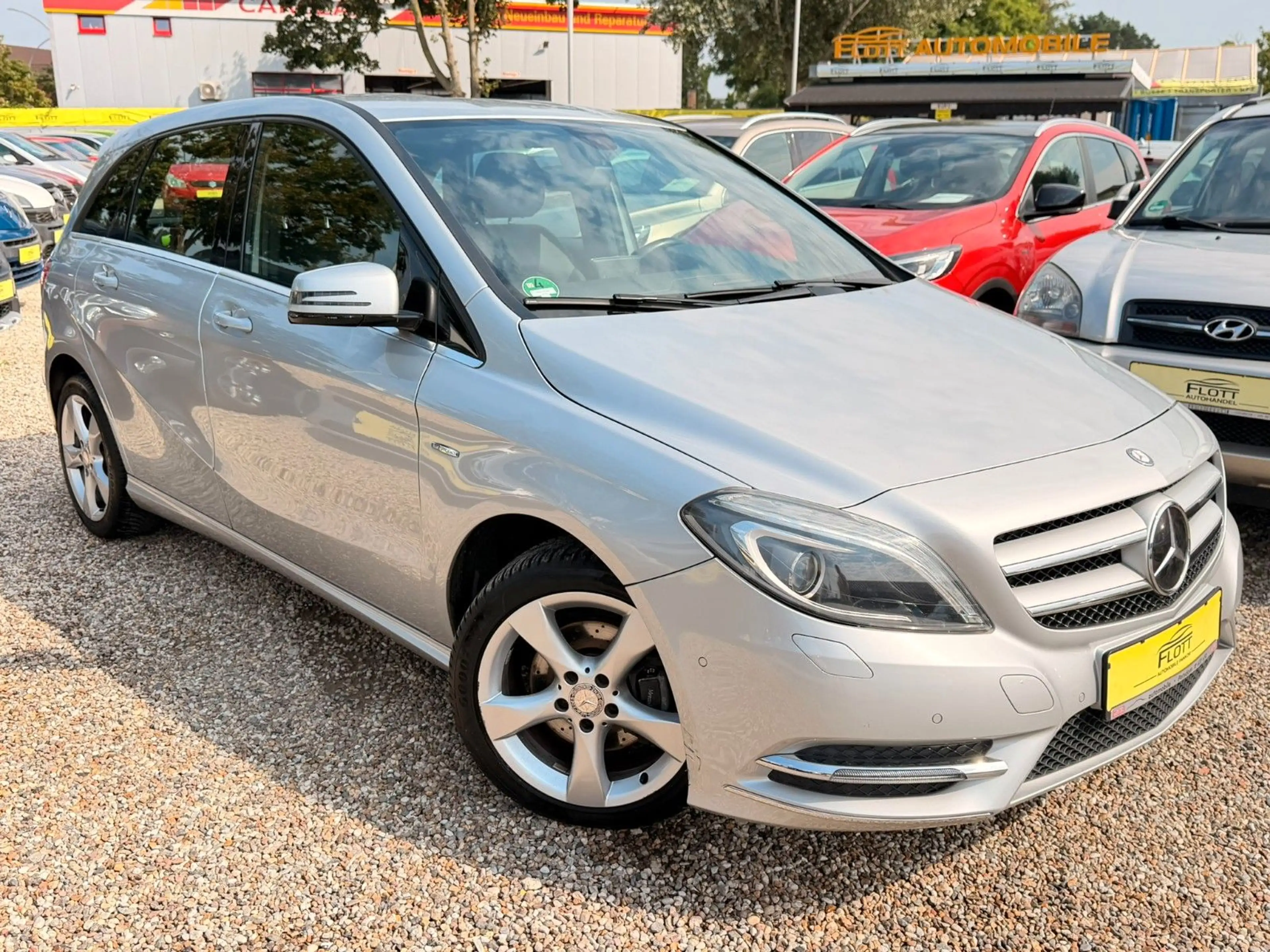 Mercedes-Benz B 200 *SitzH*Klima*PDC* TÜV Neu