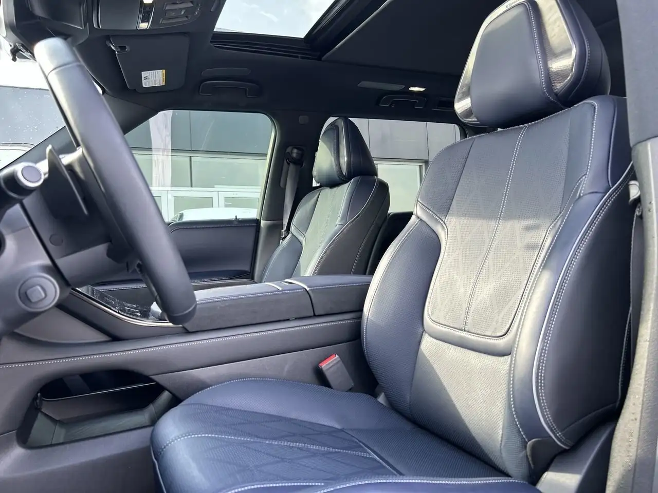 Infiniti QX80 снимка Infiniti QX80