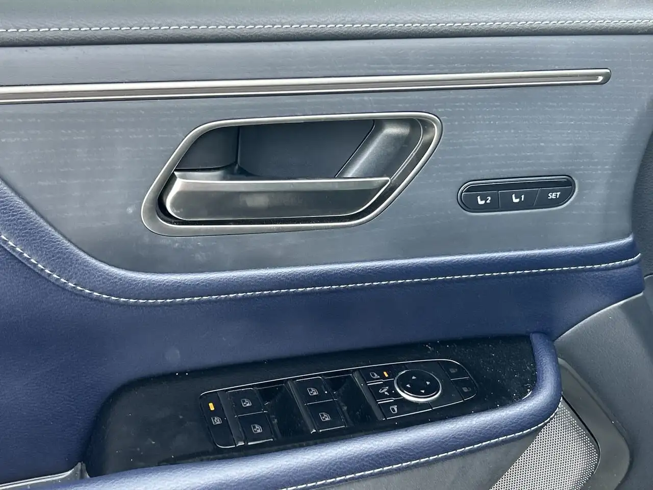 Infiniti QX80 снимка Infiniti QX80
