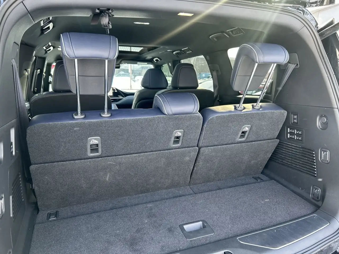 Infiniti QX80 снимка Infiniti QX80