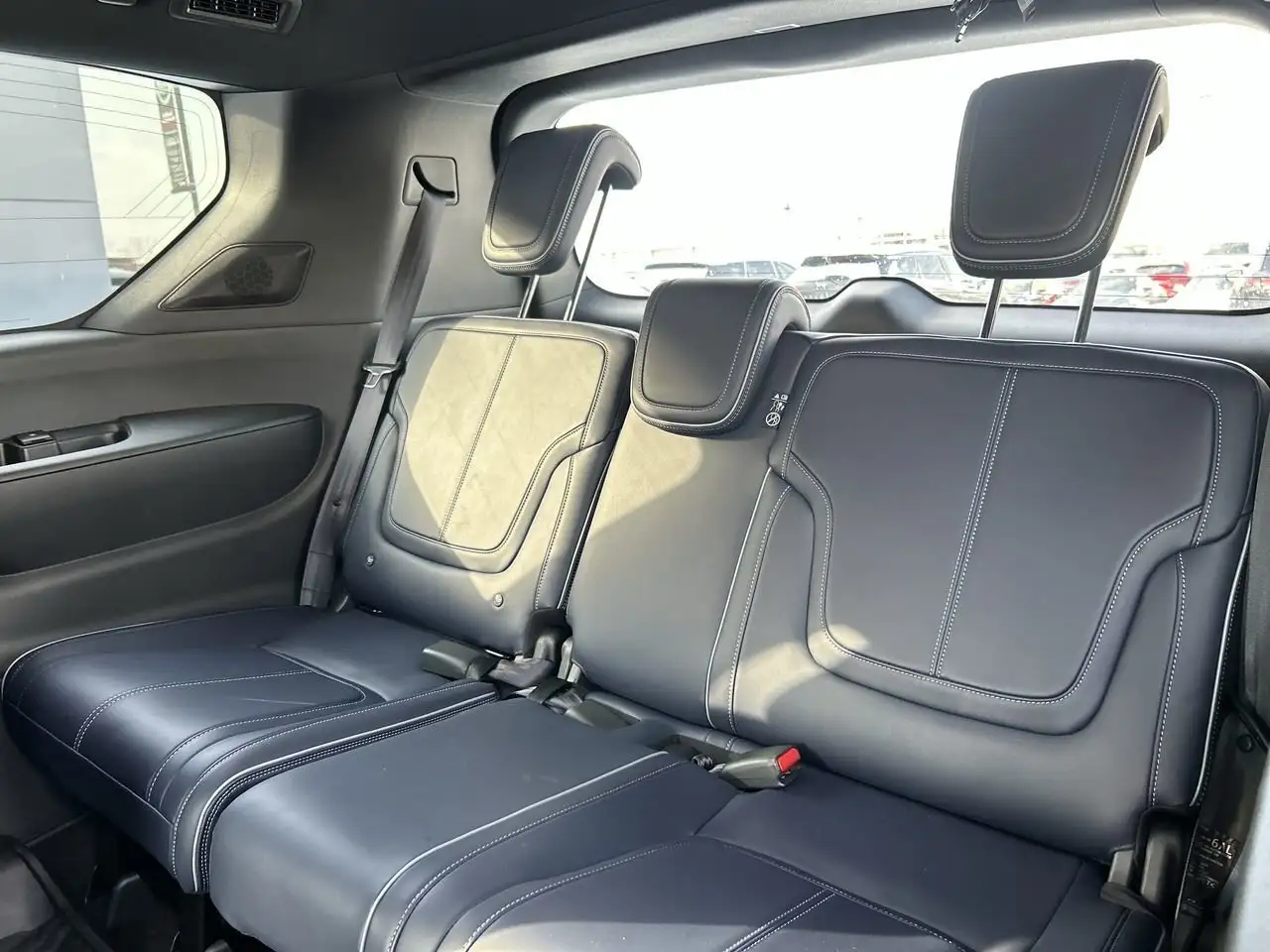 Infiniti QX80 снимка Infiniti QX80