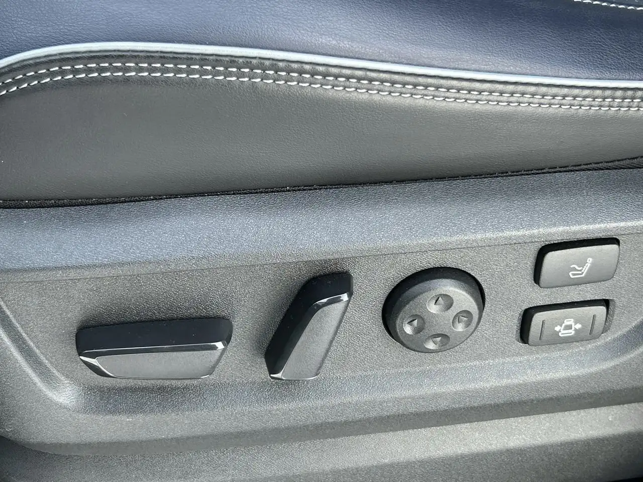 Infiniti QX80 снимка Infiniti QX80