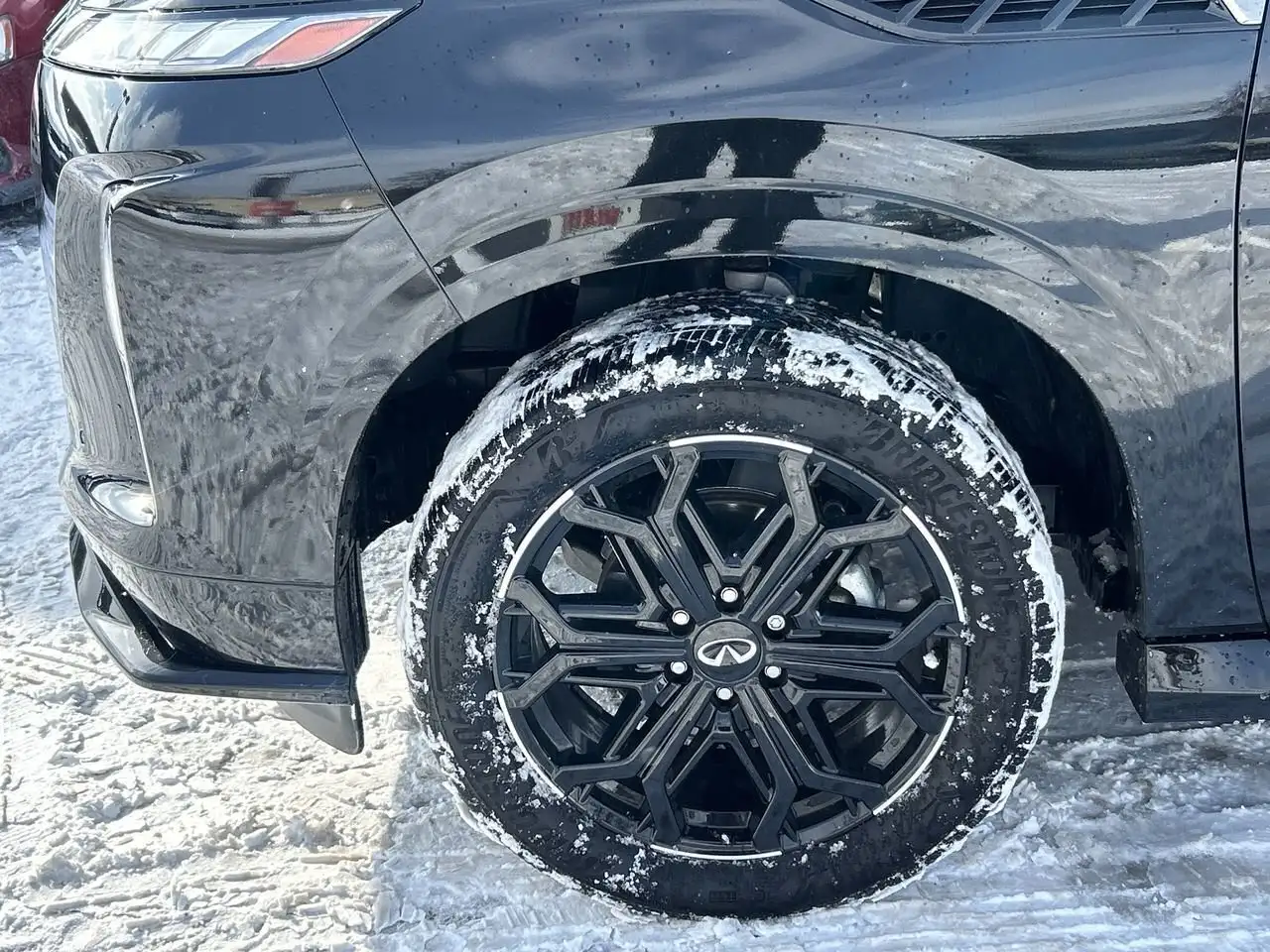 Infiniti QX80 снимка Infiniti QX80