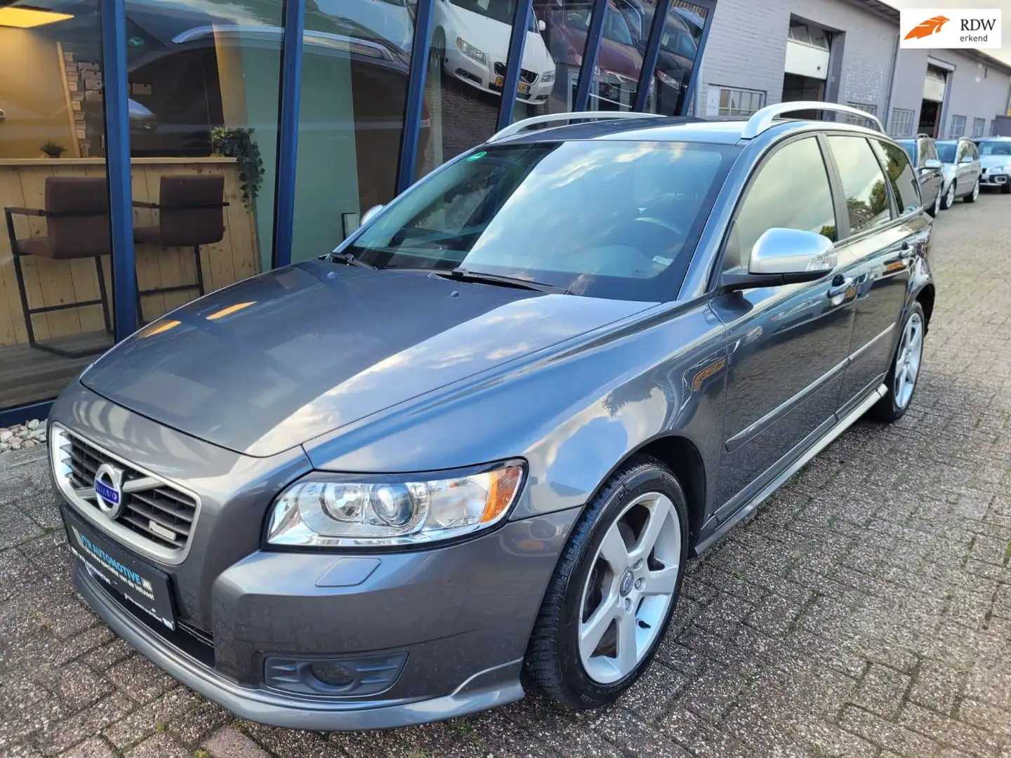 Volvo V50 2.0 R-Design Pro Edition NAVI / LEER / TREKHAAK Grijs - 1