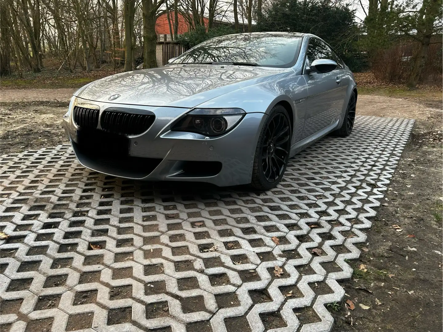 BMW M6 Gümüş rengi - 1