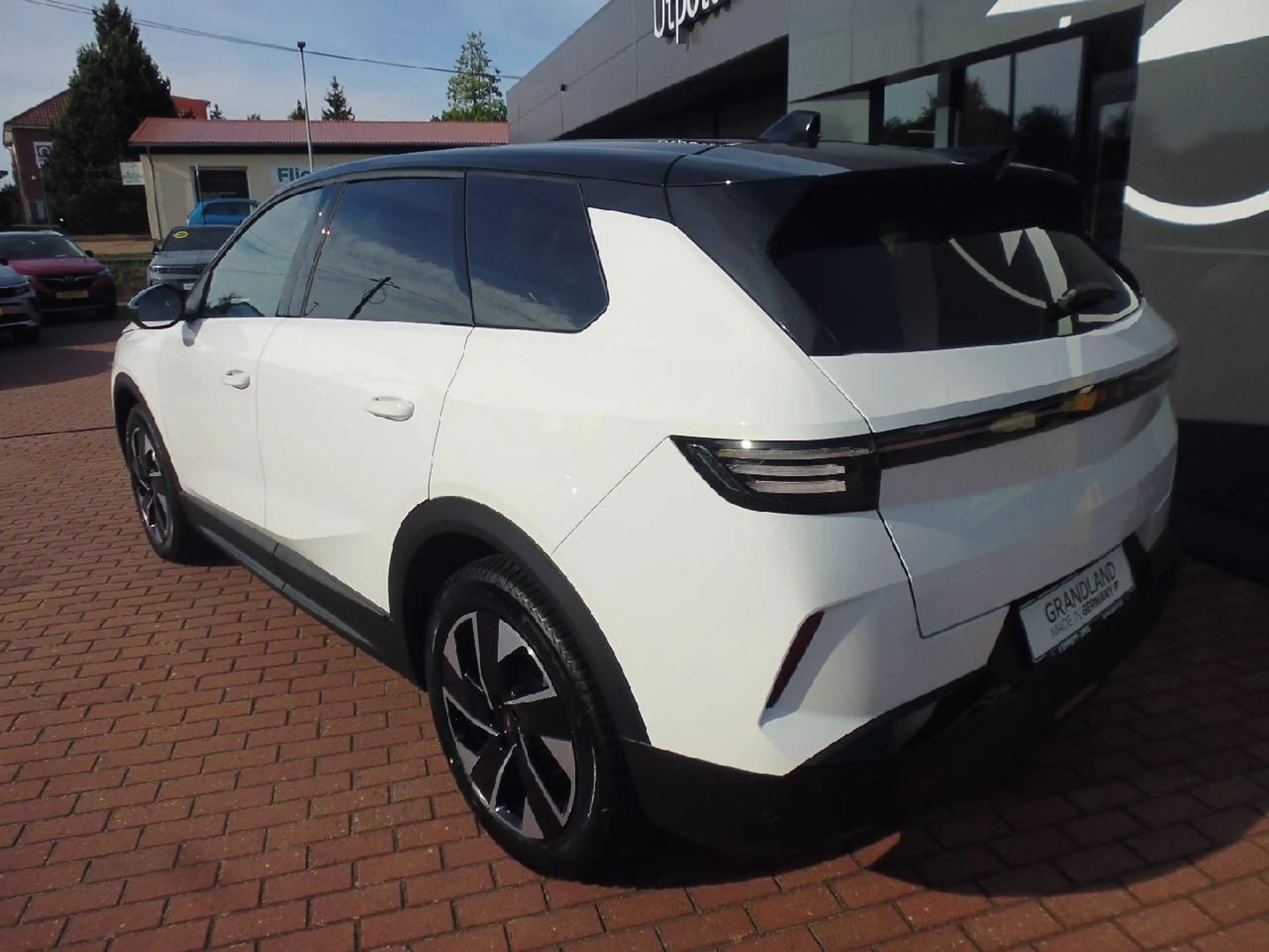 Opel Grandland 1.2 48V Mild-Hybrid 107 kW Ultimate — photo 3