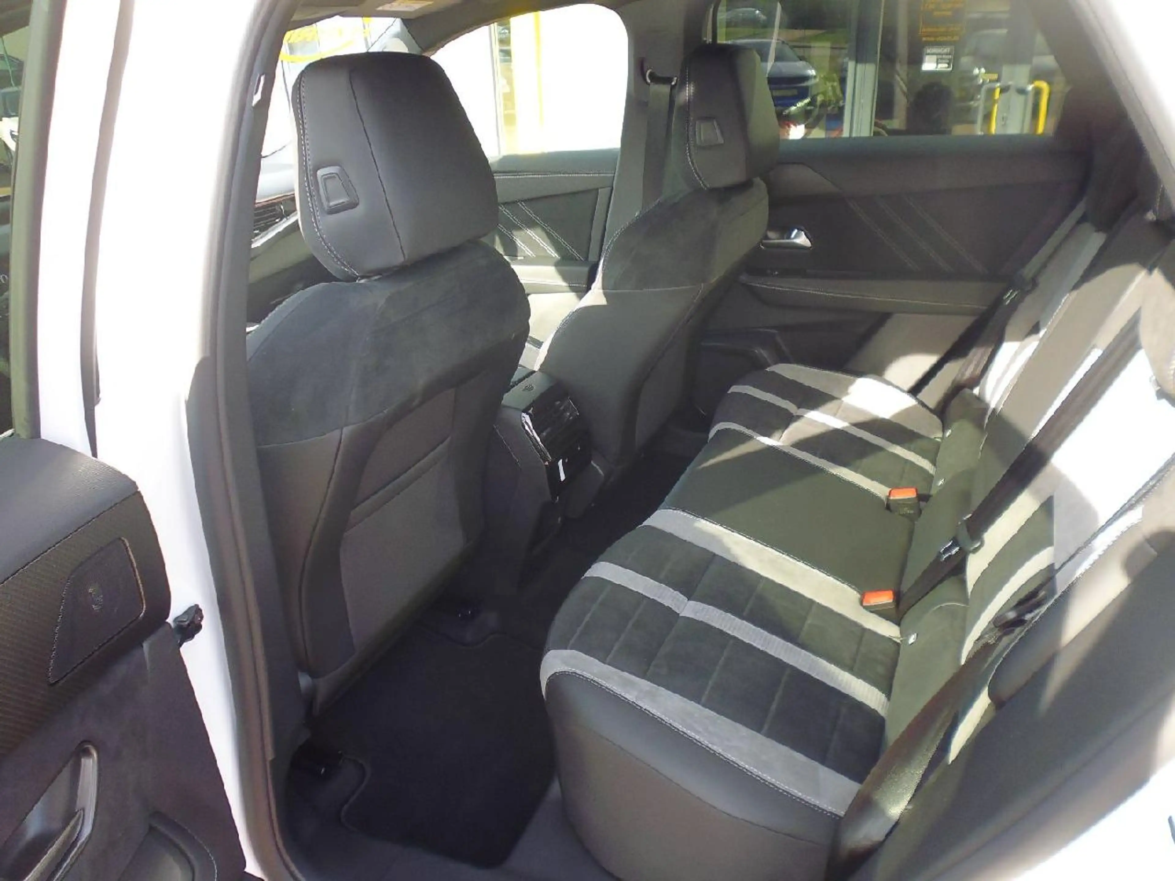 Opel Grandland 1.2 48V Mild-Hybrid 107 kW Ultimate — photo 13