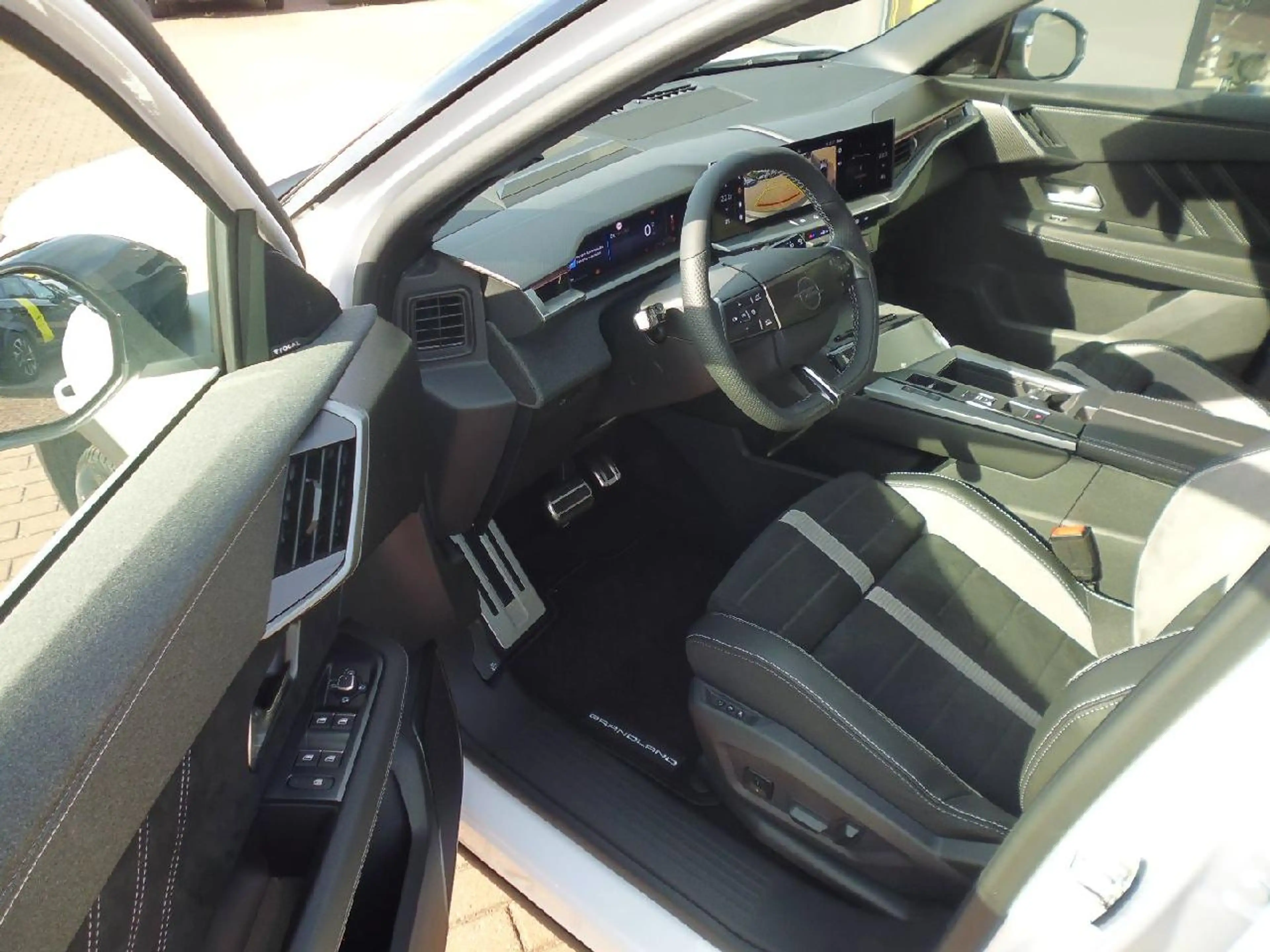 Opel Grandland 1.2 48V Mild-Hybrid 107 kW Ultimate — photo 12