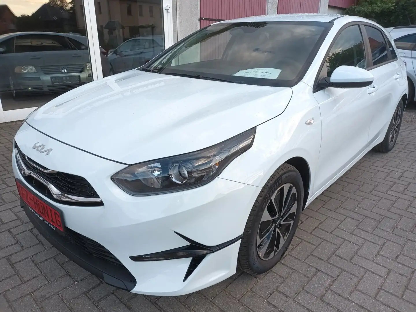 Kia Ceed / cee'd Ceed 1.5T-GDI NAVI+KAMERA+SHZ+GARANTIE 2032 !! Weiß - 1
