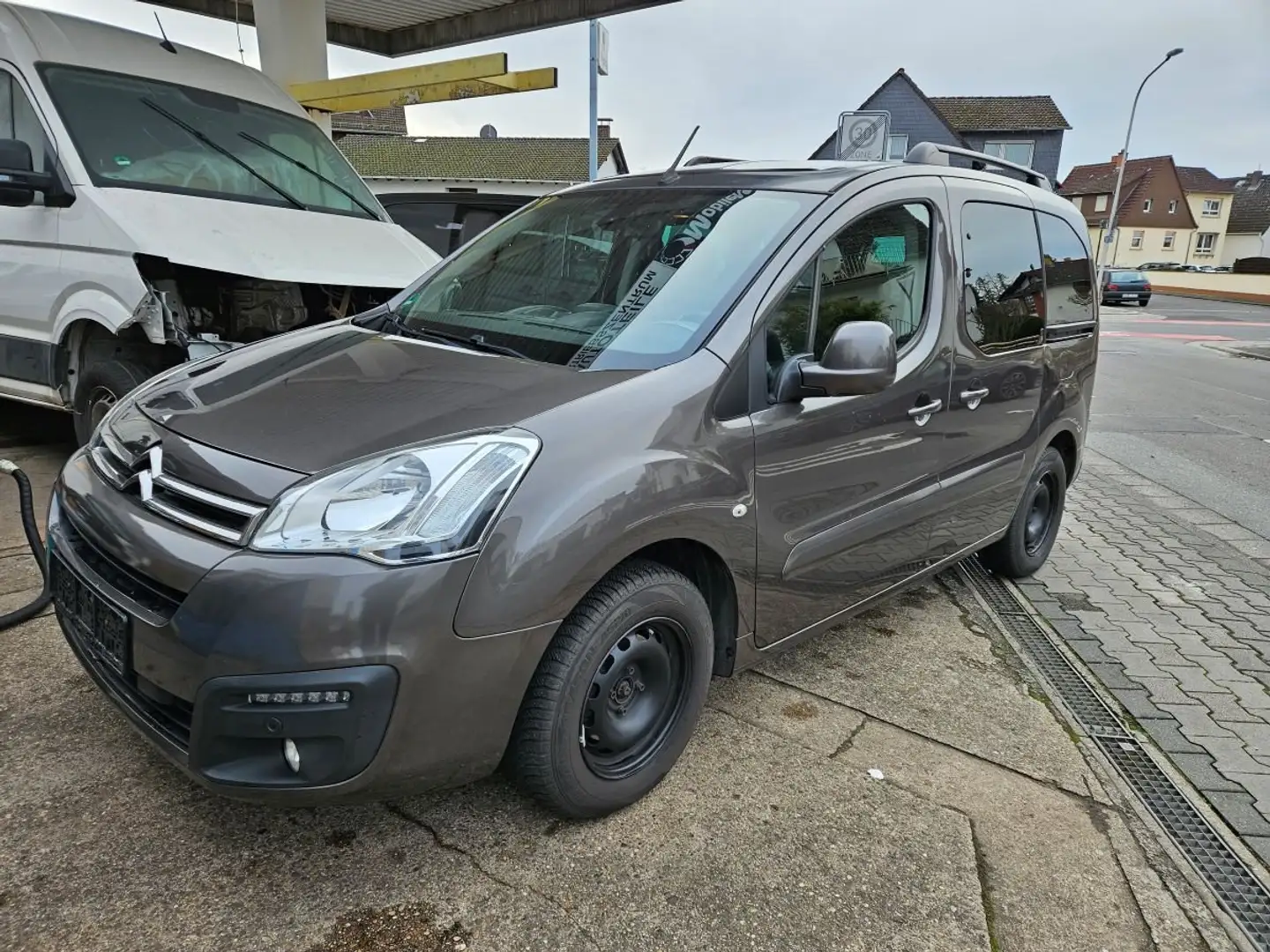 Citroen Berlingo Multispace BlueHDi 100 S  PDC Automatik Braun - 2