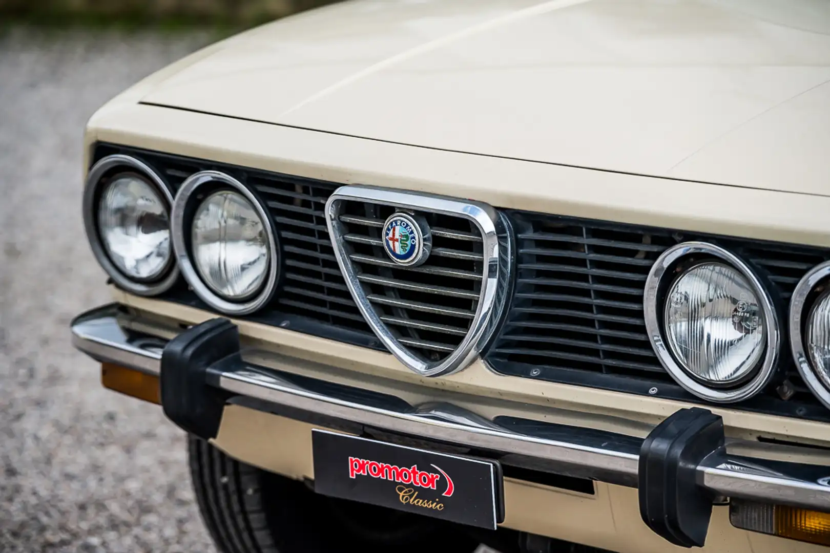 Alfa Romeo Alfetta 1.6 Weiß - 2