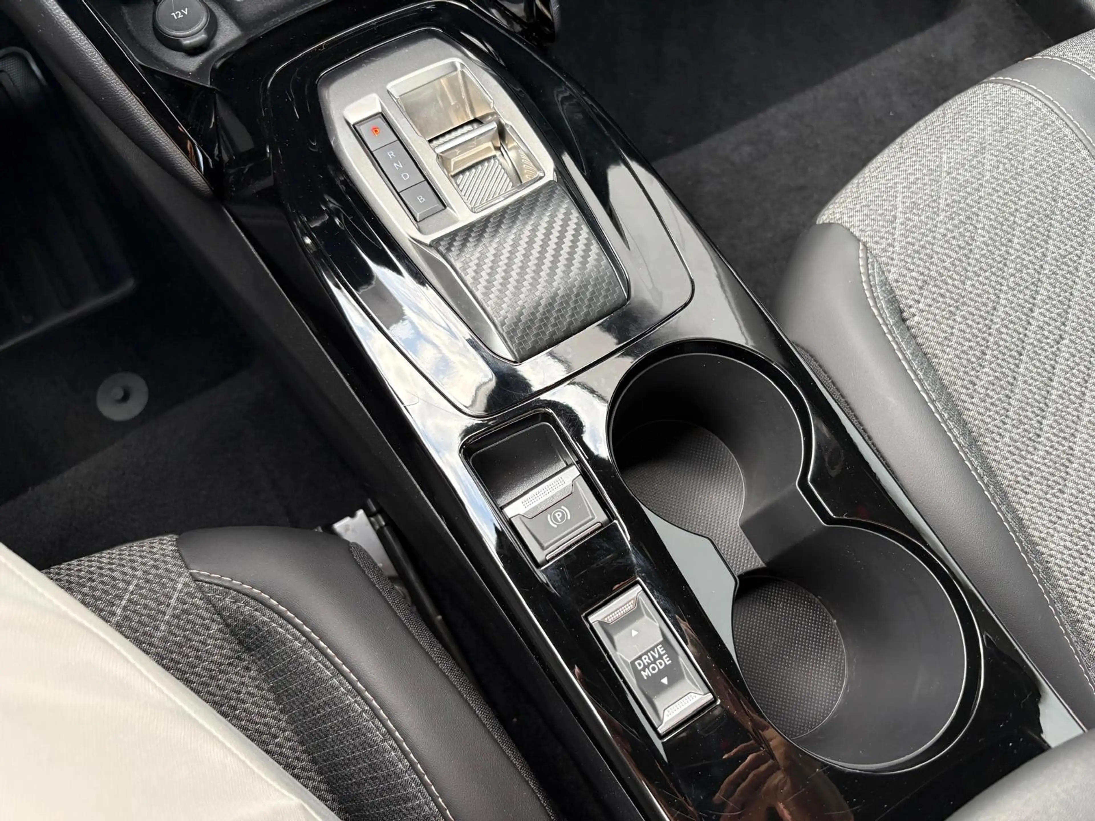 Peugeot e-2008 EV Allure 54 kWh Parkeerhulp/Carplay-Android-auto/ — photo 25