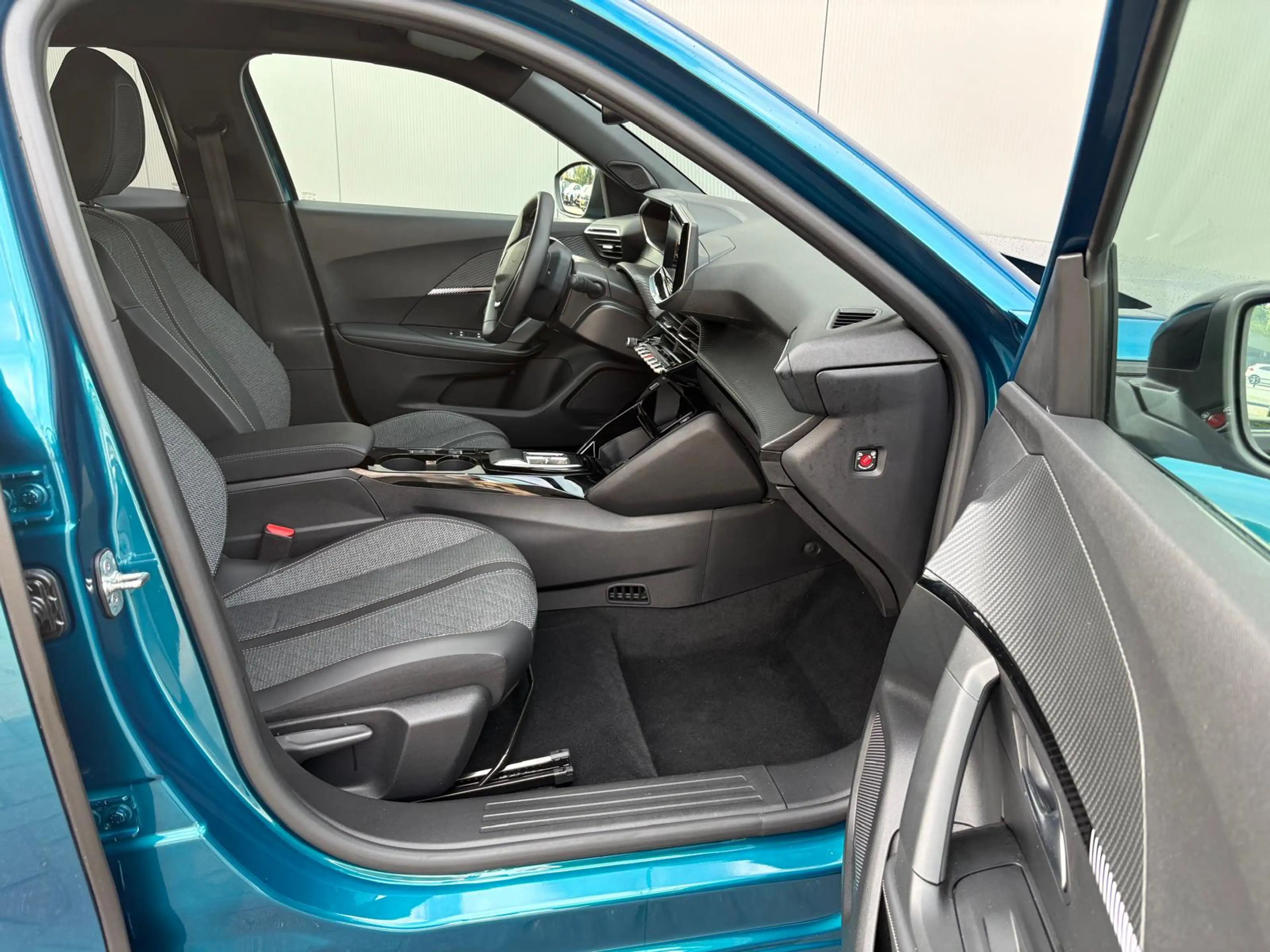 Peugeot e-2008 EV Allure 54 kWh Parkeerhulp/Carplay-Android-auto/ — photo 11