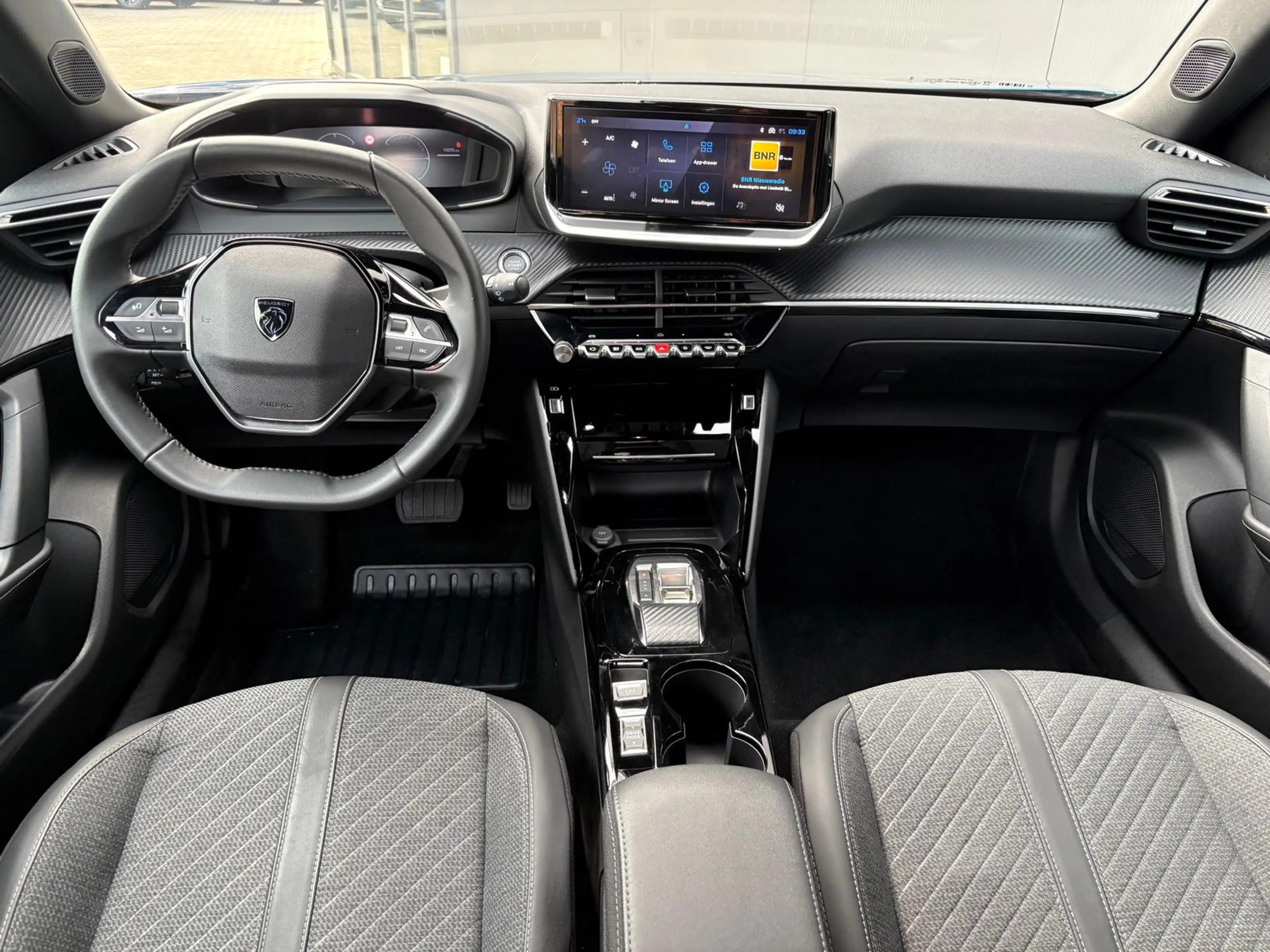Peugeot e-2008 EV Allure 54 kWh Parkeerhulp/Carplay-Android-auto/ — photo 7