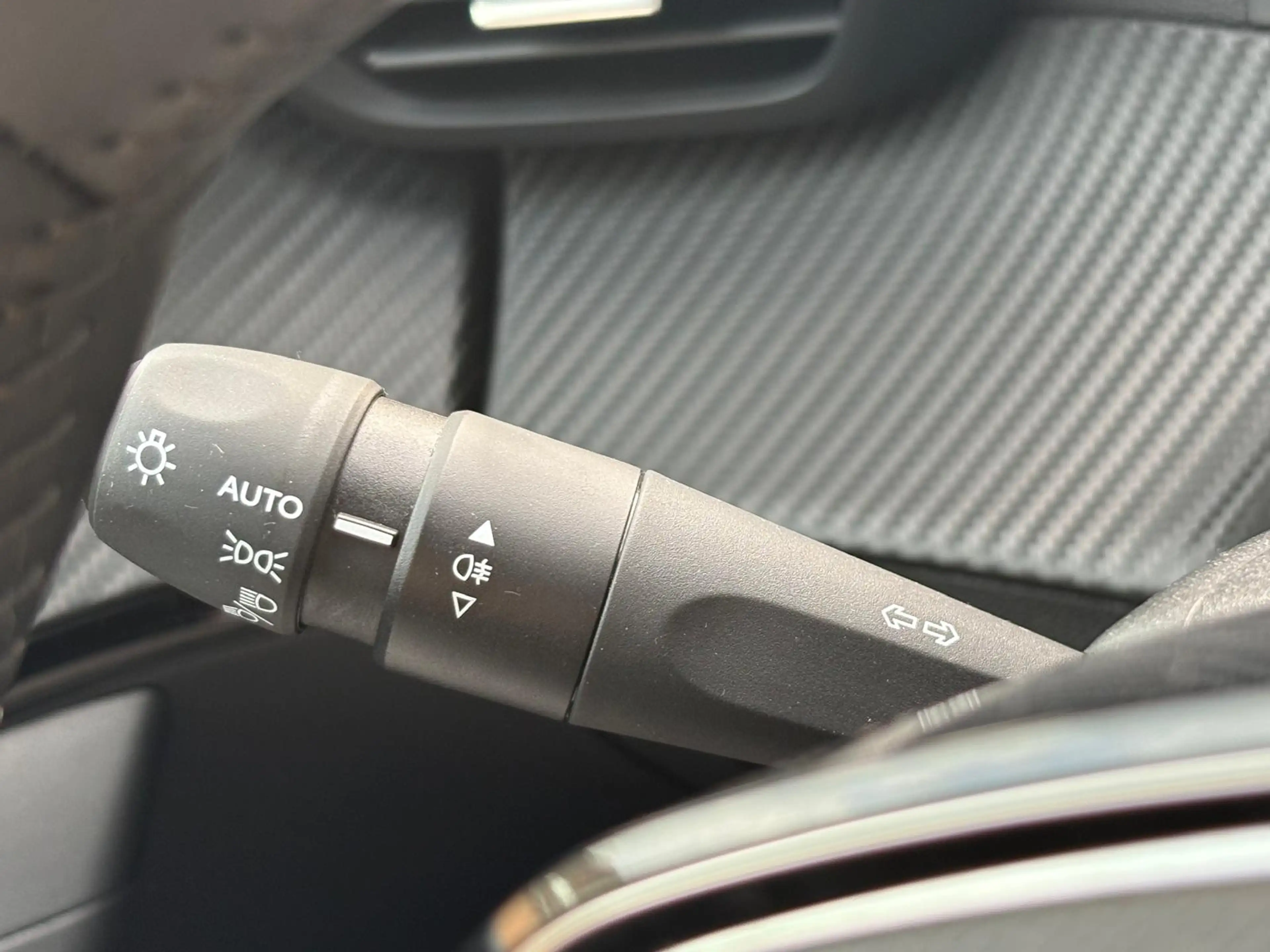Peugeot e-2008 EV Allure 54 kWh Parkeerhulp/Carplay-Android-auto/ — photo 17