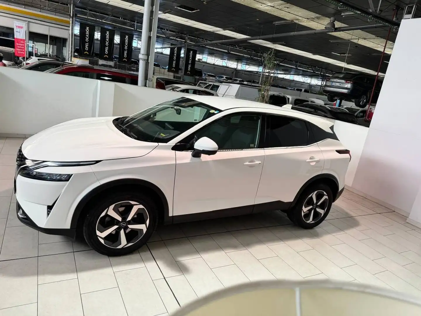 Nissan Qashqai 1.3 DIG-T mHEV 12V N-Connecta 4x2 Aut. 116kW Blanc - 2