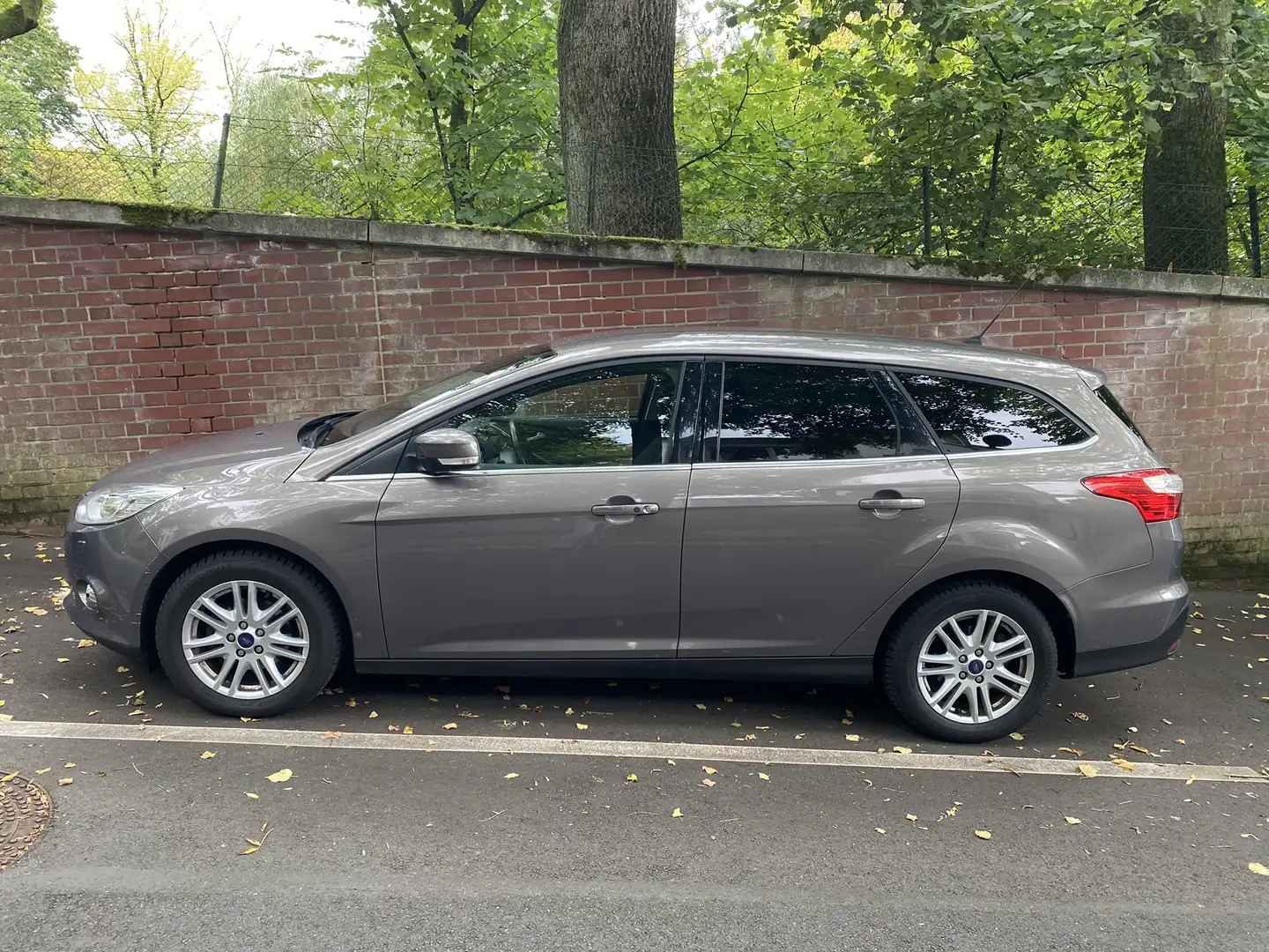 Ford Focus Focus Turnier 1.6 Ti-VCT Aut. SYNC Edition Šedá - 1