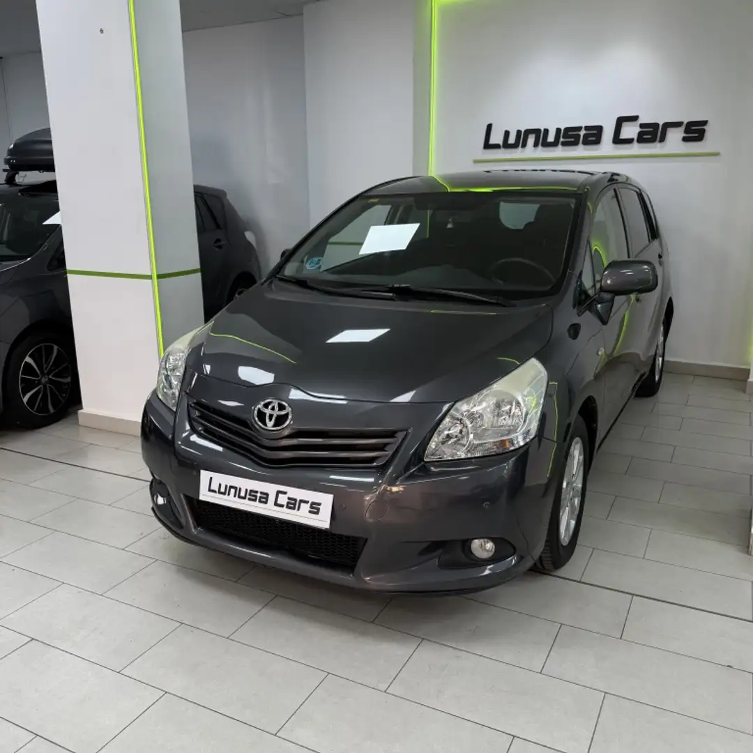Toyota Verso 1.6 Active 5pl. Gris - 1
