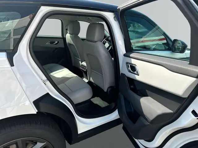 Land Rover Range Rover Velar view 11