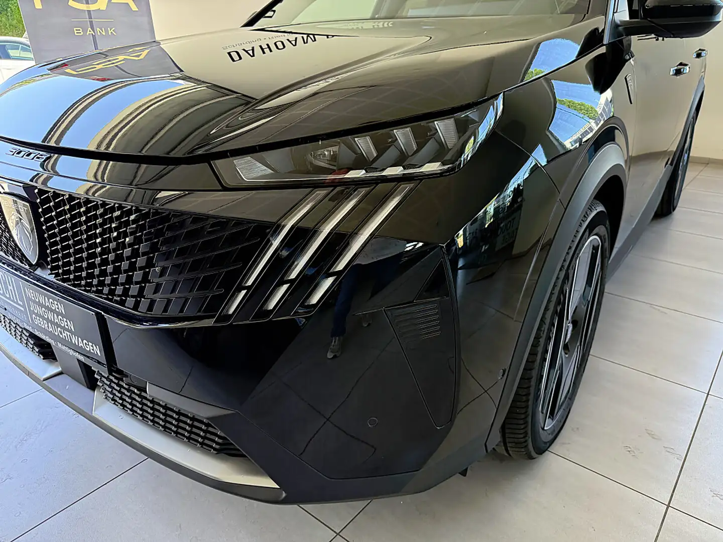 Peugeot 3008 GT EXCLUSIVE Plug-In Hybrid 195 e-DCS7 Schwarz - 2