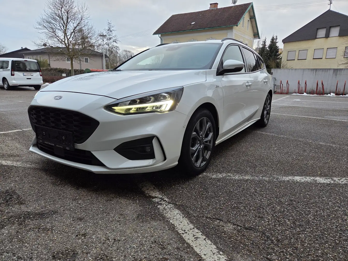 Ford Focus Traveller 1,0 EcoBoost ST-Line Weiß - 1