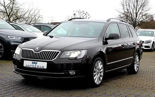 Skoda Superb 2.0 TDI Combi/VOLLSH/1.HAND/NAVI/XENON/