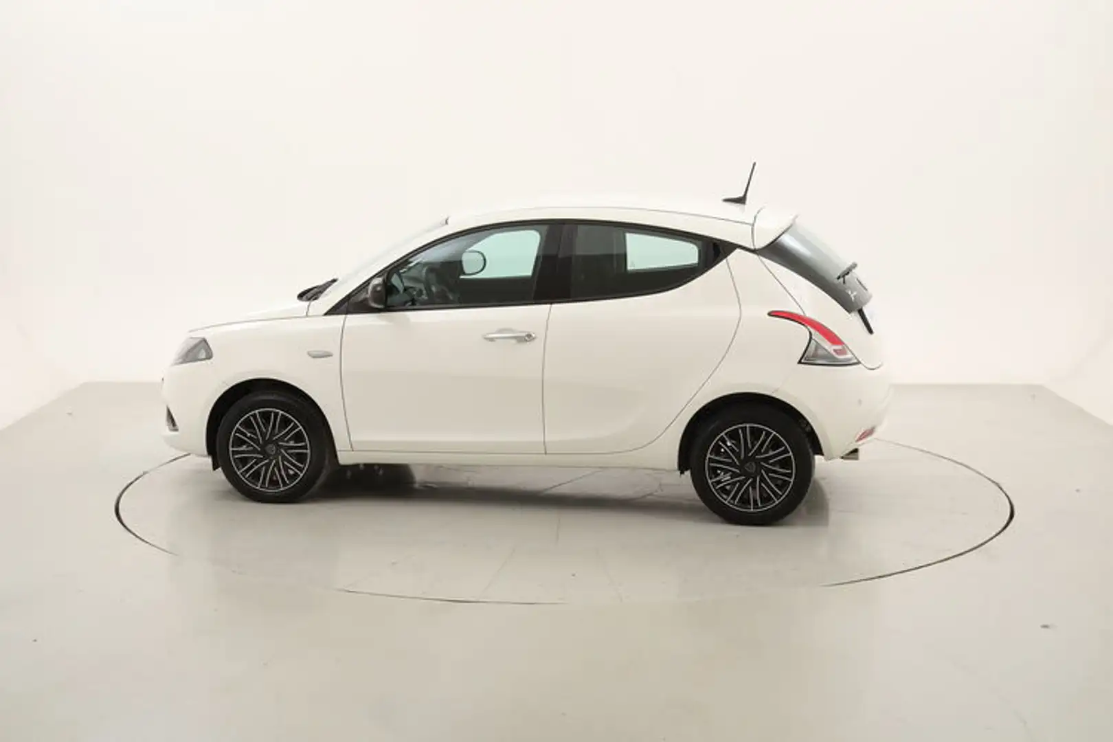Lancia Ypsilon Gold 1.0 Mild Hybrid 69CV Bianco - 2