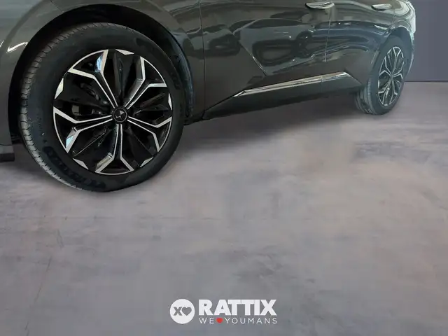 DS Automobiles DS 4 view 4
